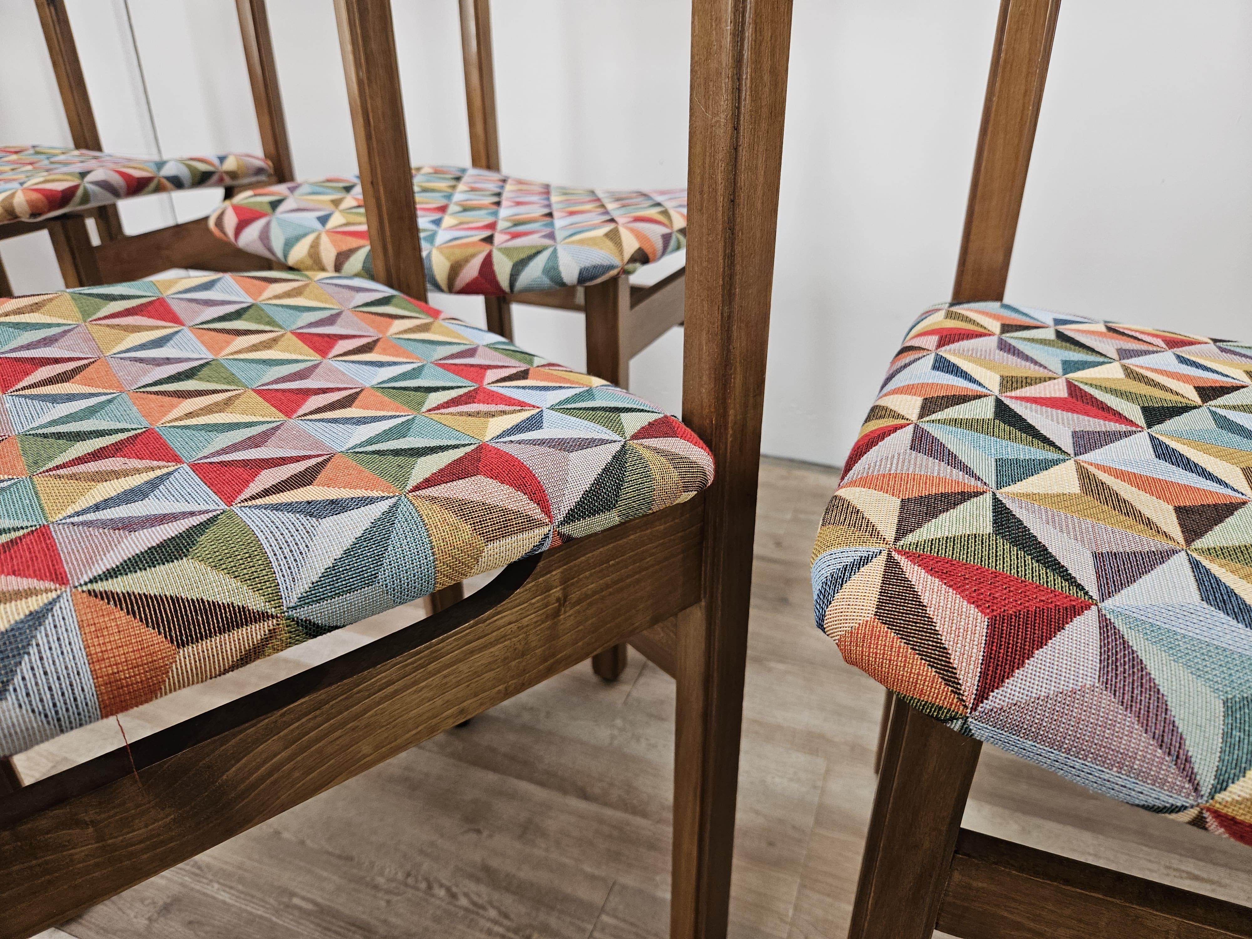 Sillas de comedor de los años 50 en haya con asientos geométricos en venta 7
