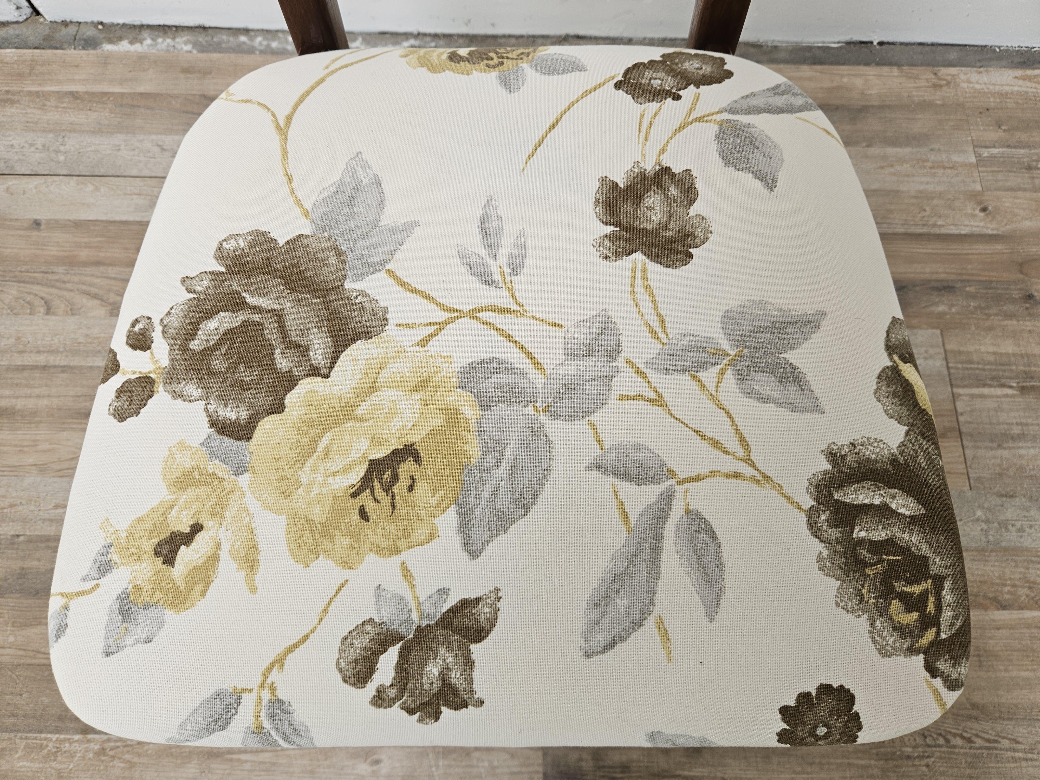 Esszimmerstühle aus Teakholz der siebziger Jahre im skandinavischen Design im Angebot 1