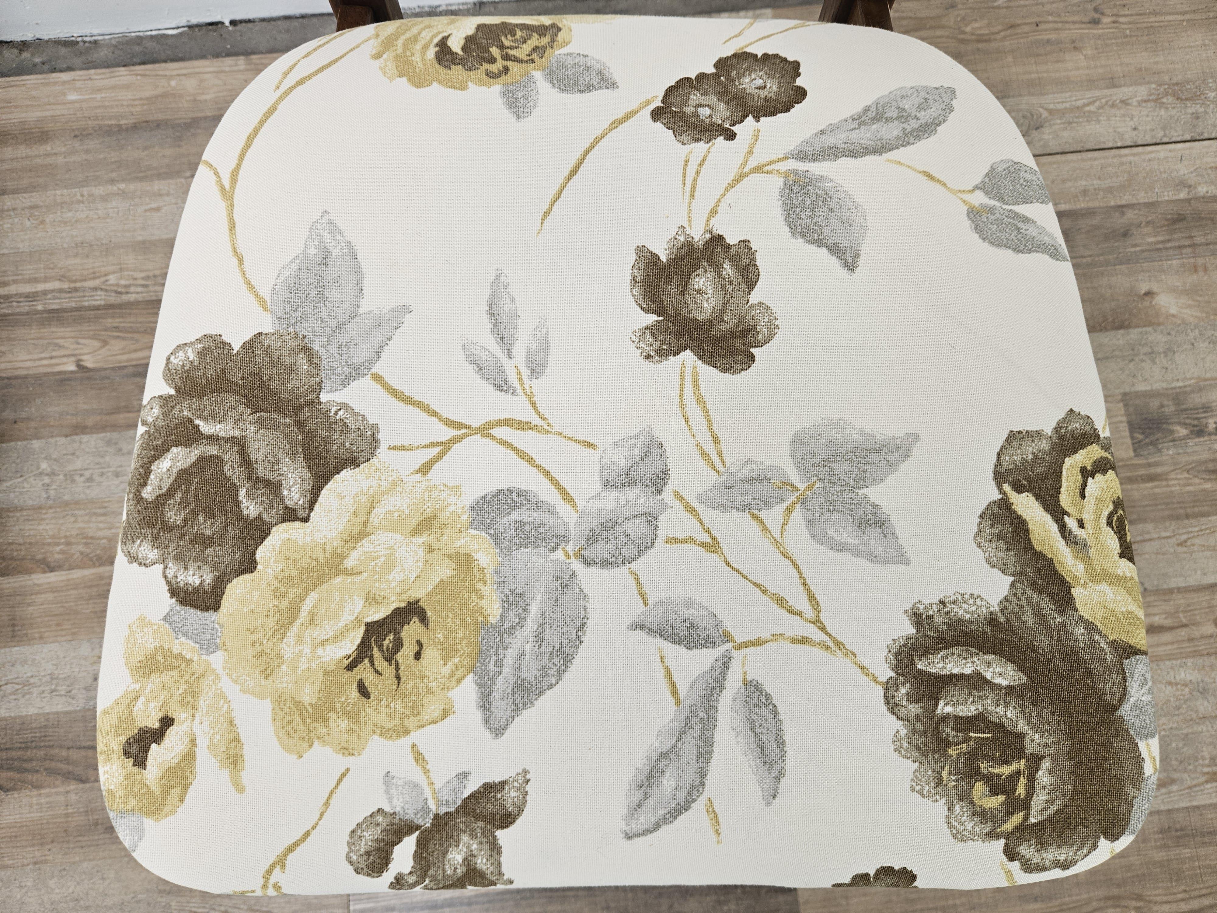 Esszimmerstühle aus Teakholz der siebziger Jahre im skandinavischen Design im Angebot 2