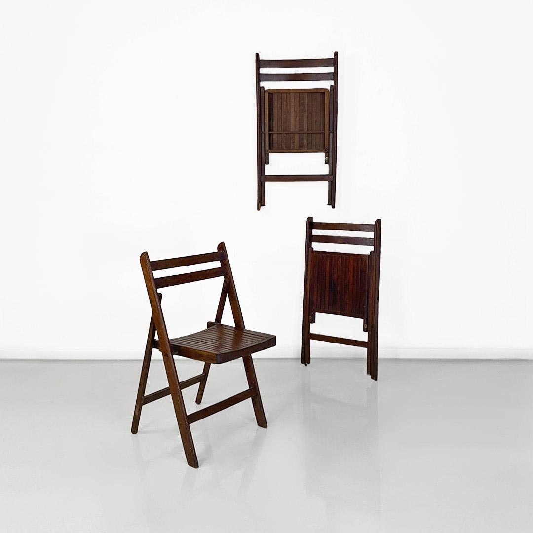 Folding chairs, Italian modernism, solid teak wood, ca. 1960.
Set of three folding chairs, with solid teak wood frame, slatted seat and slightly curved double slat on the back.
1960 ca.
Good overall condition, show some signs of time.
Measurements