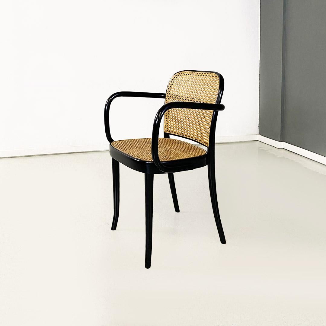 Set da dieci sedie con braccioli note come modello Praga o 811, con struttura in legno con finitura colore nero opaco, braccioli curvati e paglia di Vienna presente su schienale e seduta.
Progetto del cecoslovacco Josef Hoffmann per Ligna, del 1970