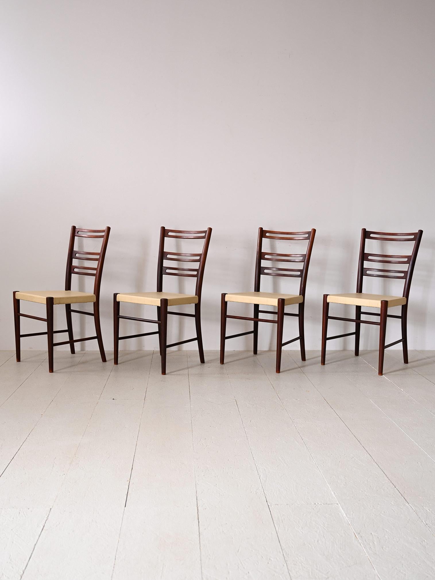 Sedie scandinave in legno e pelle Scandinavian en venta
