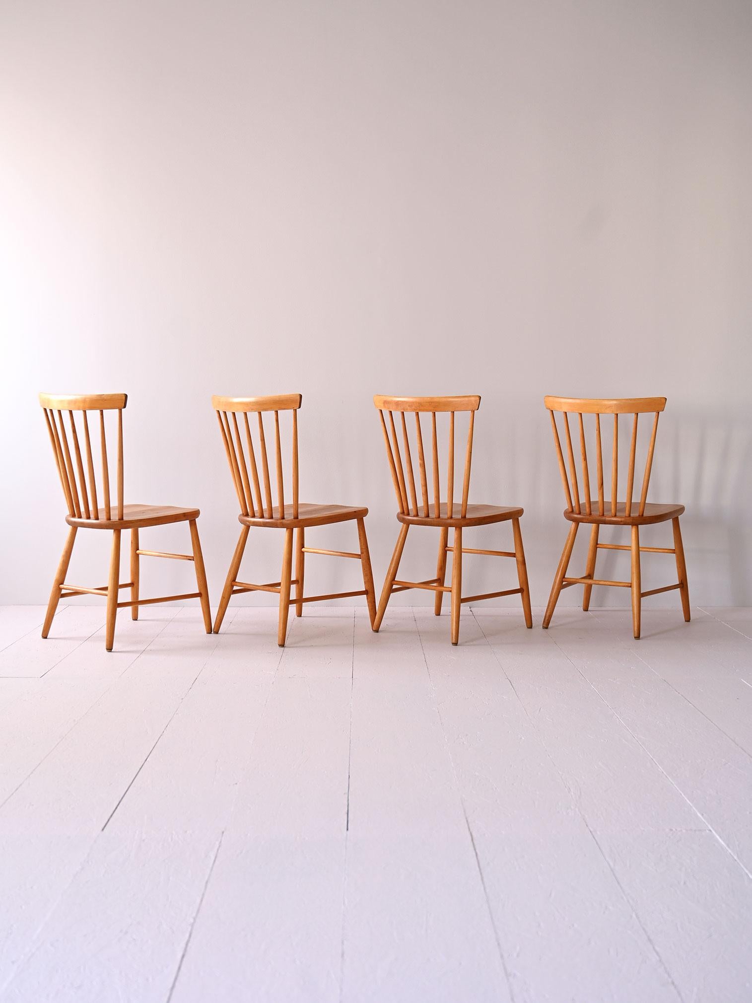 Set of four vintage Scandinavian beech pinnstolar chairs, with legs and back made of wooden stems, represents an iconic Nordic design pattern.

These chairs, typical of the Scandinavian style, are constructed of beech, a light and durable wood that