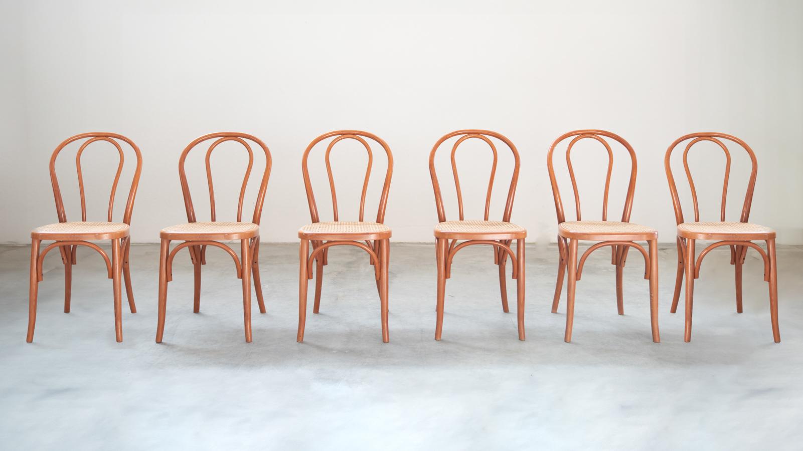 Sedie stile Thonet, in legno di faggio curvato e seduta in paglia, nr 34 totale, 1990-2000
DESCRIZIONE       Sono disponibili in totale nr 34 sedie. E' possibile avere dei gruppi da nr              4 , 6, 8 , 10 sedie. Euro-Kadauna