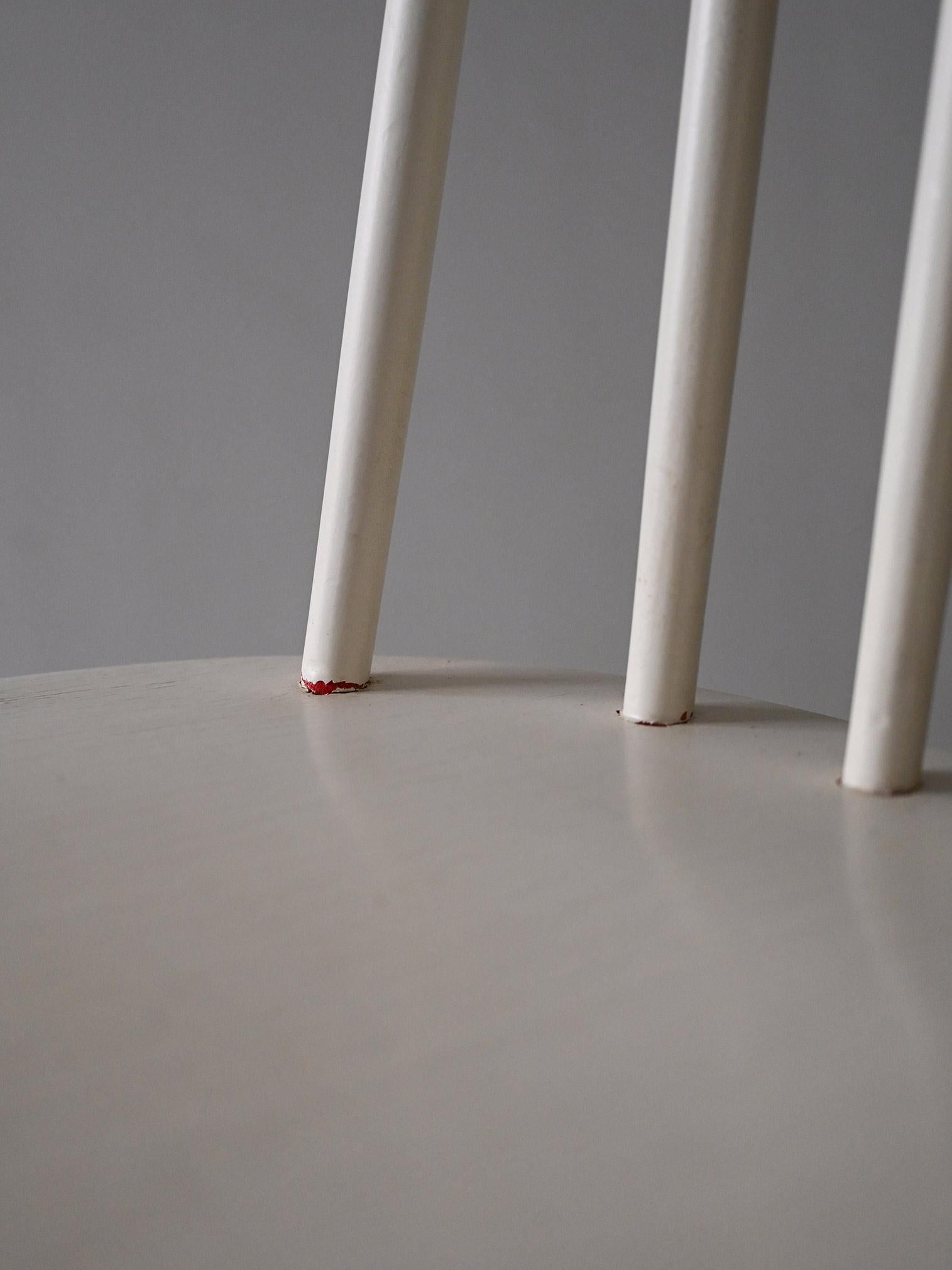 Mid-20th Century Chaises blanches scandinaves vintage en vente