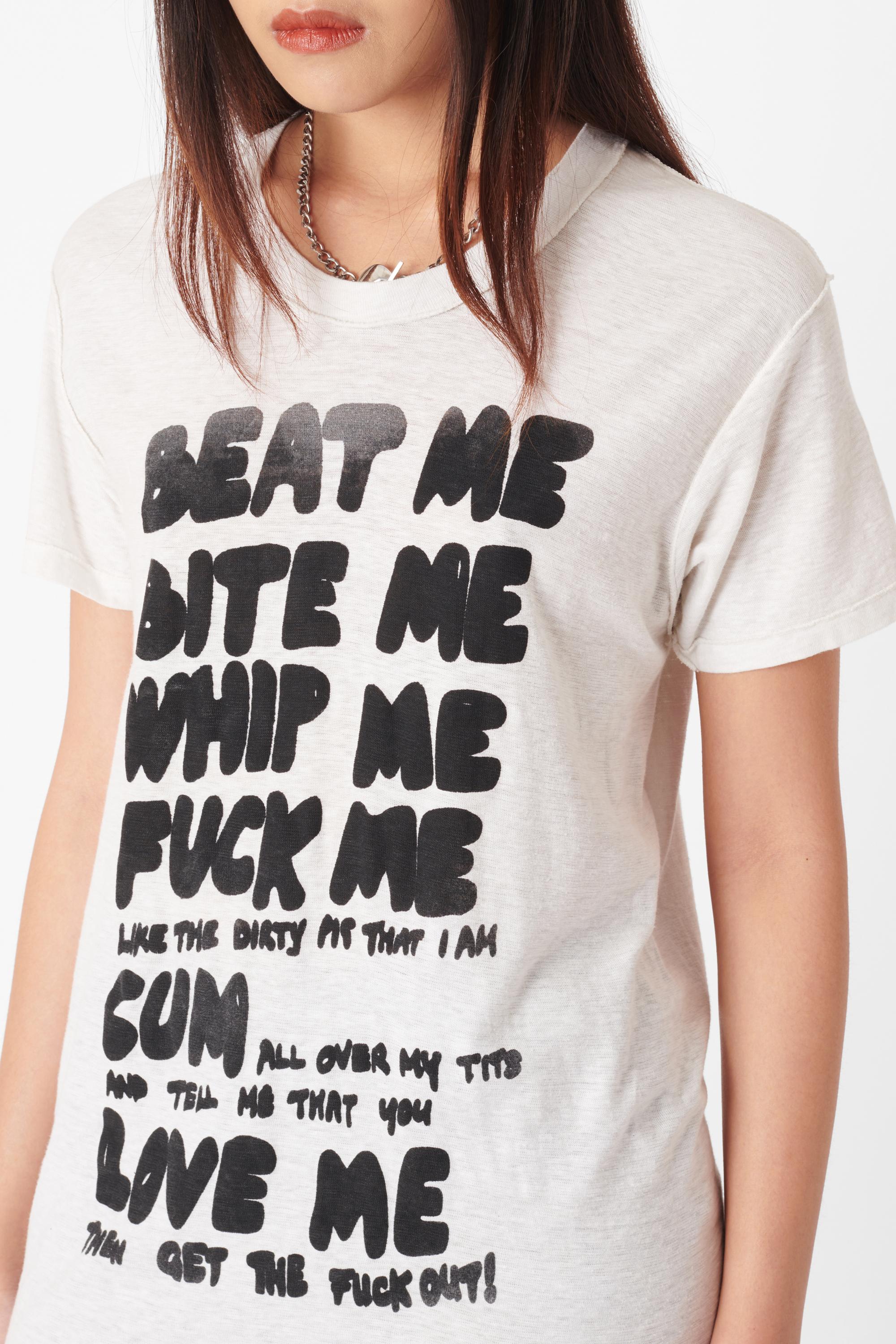 T-shirt vintage Vivienne Westwood x Malcolm Mclaren Seditionaries 'Beat Me Bite Me' de la fin des années 1970. On peut y lire : 