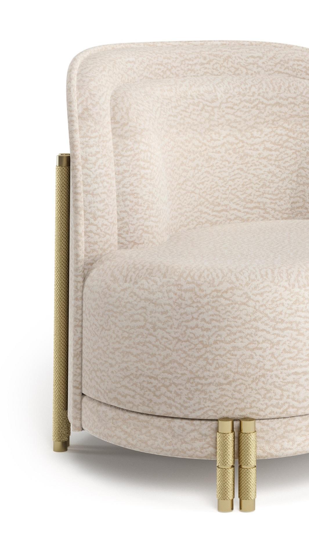 Sillón Seduire by Memoir Essence
Dimensiones: P 75 x An 100 x Al 76 cm.
Materiales: Latón y tapicería.

El sillón Seduire se caracteriza por una forma orgánica y opulenta, que presenta una voluptuosa y delicada chenilla suave envolviendo su asiento