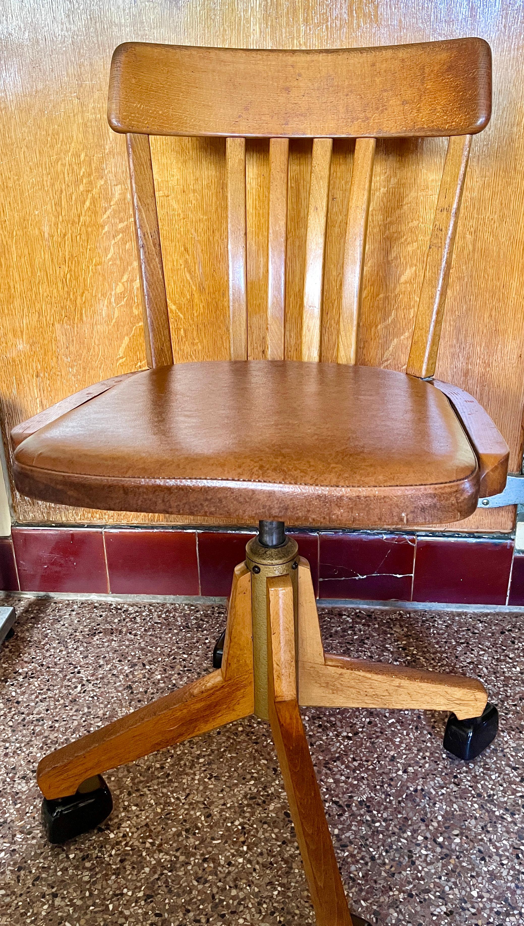 Mid-20th Century Sedus Wooden Beech Swivel Chair Height Adjustable Mid-Century Modern For Sale