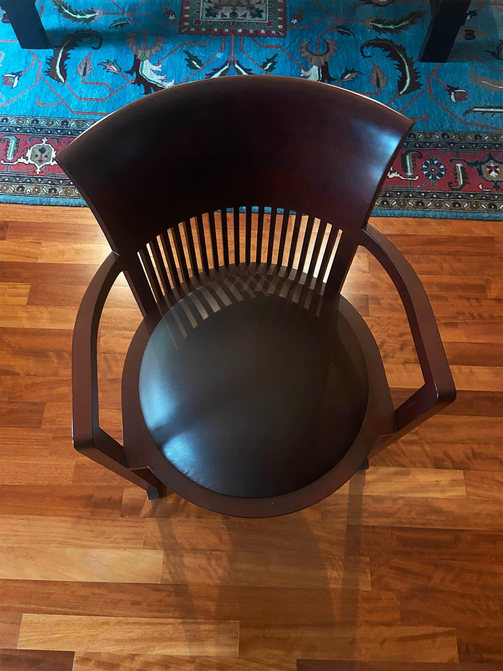 Barrel chair von Frank Lloyd Wright aus dem Jahr 1937, hergestellt von Cassina 1986 im Angebot 2