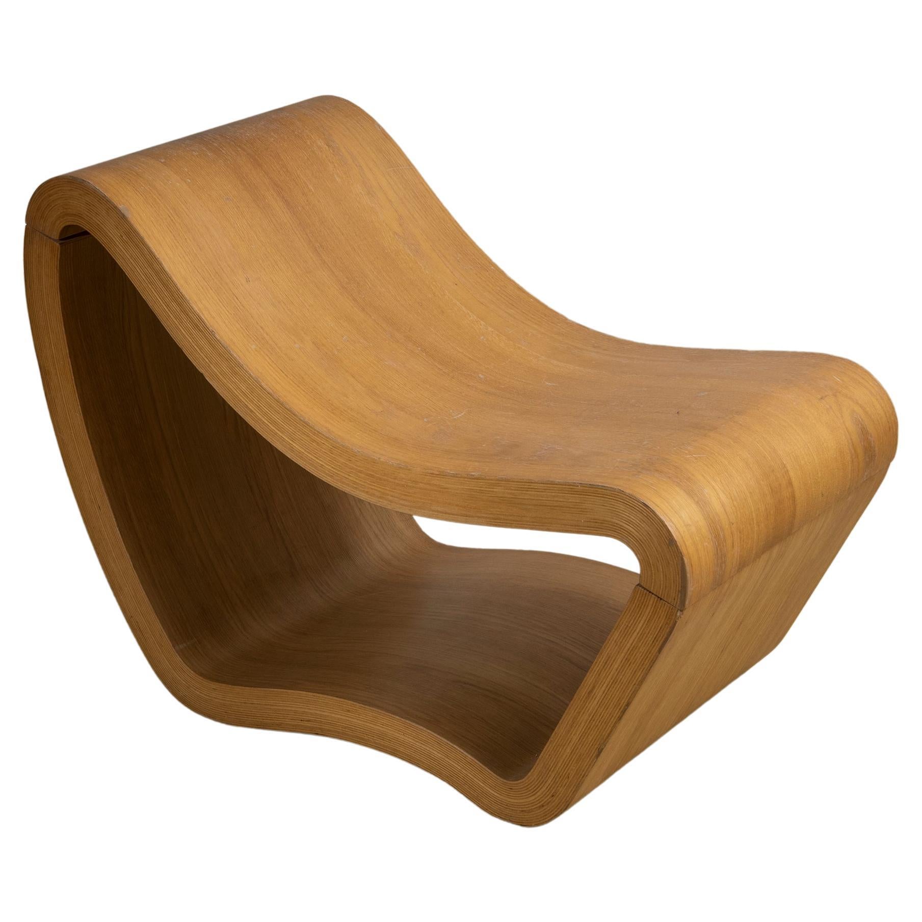 Seduta scultorea in legno curvato, produzione italiana anni 70