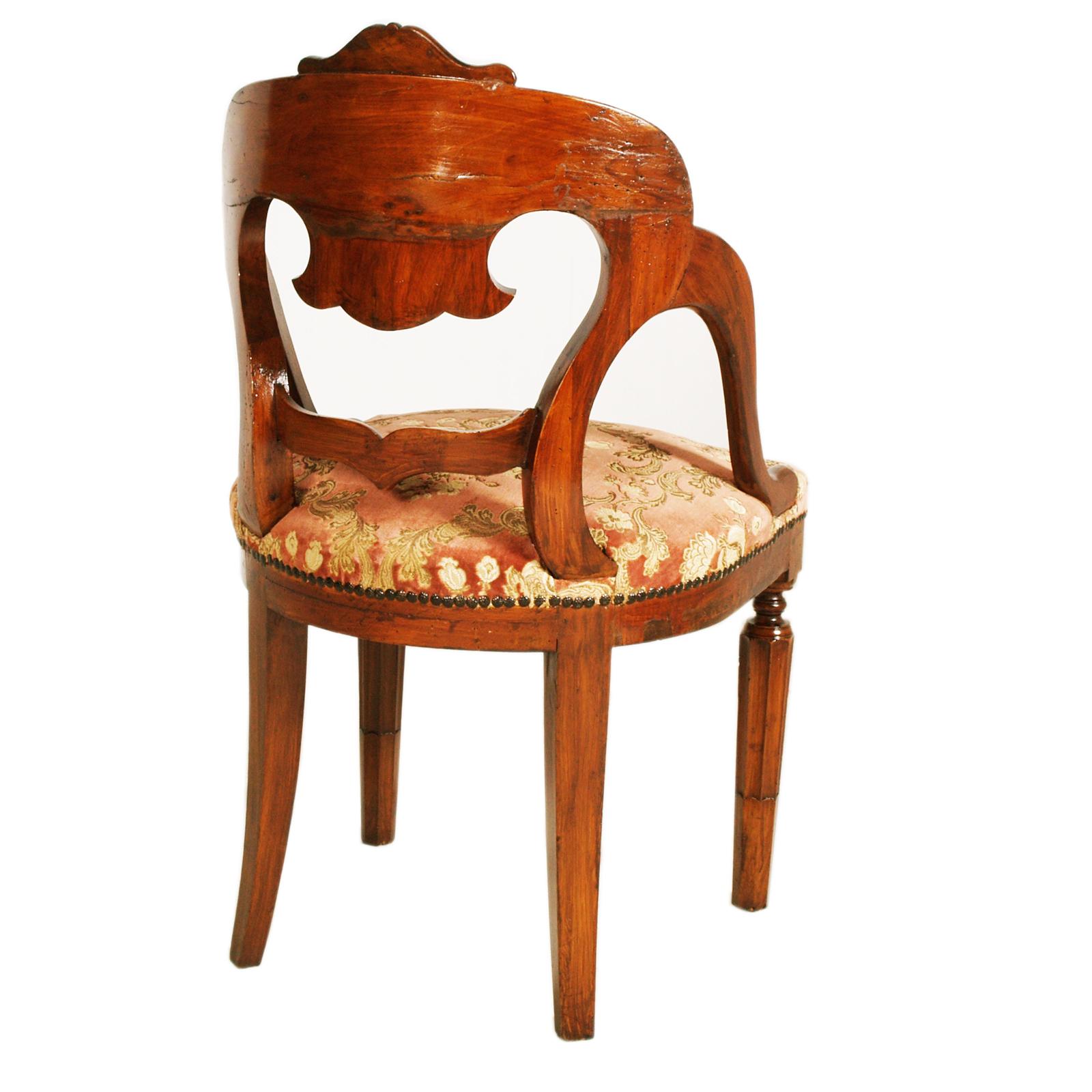 Fauteuil Bergère Louis XVI de Testolini Frères en noyer sculpté Bon état - En vente à Vigonza, Padua