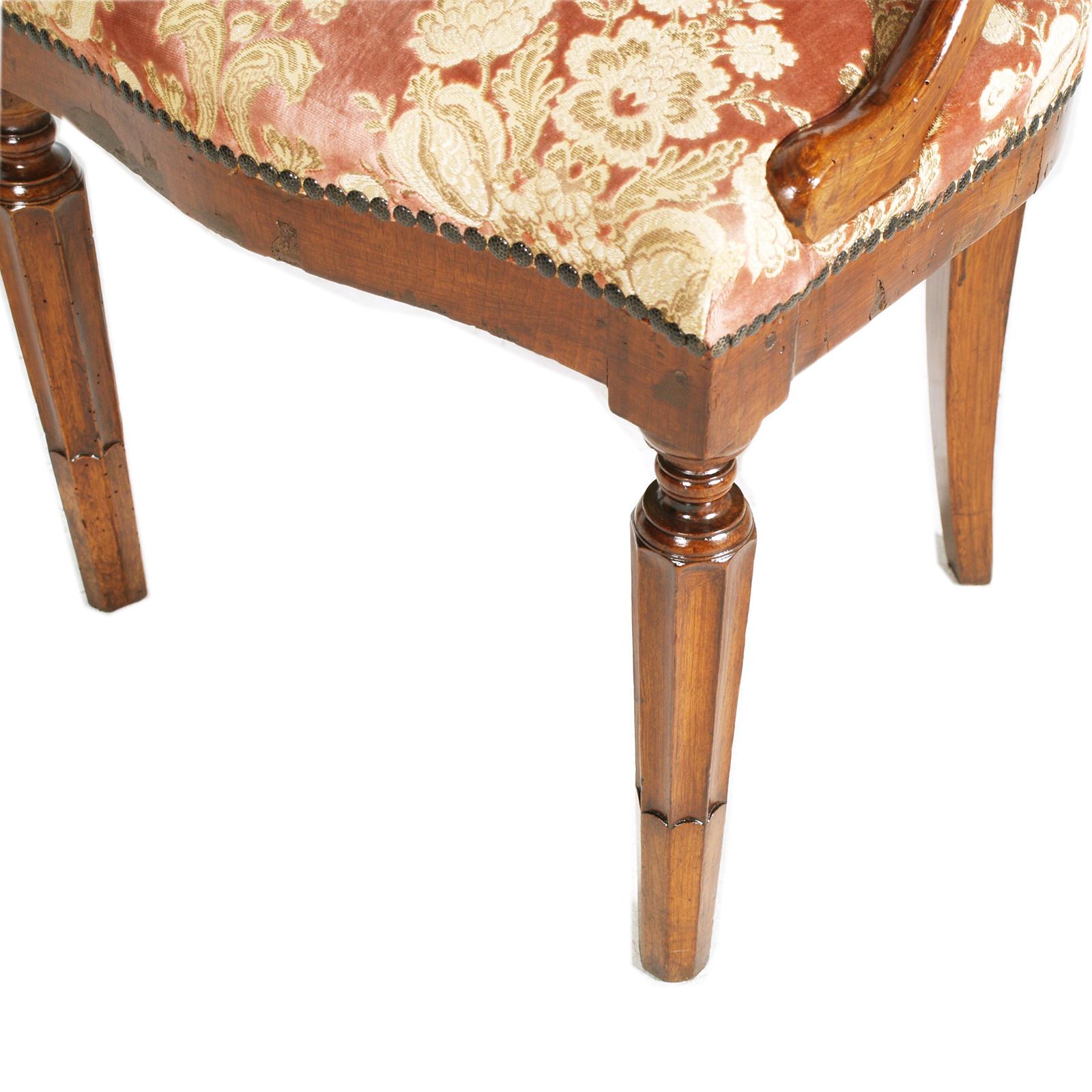 Noyer Fauteuil Bergère Louis XVI de Testolini Frères en noyer sculpté en vente