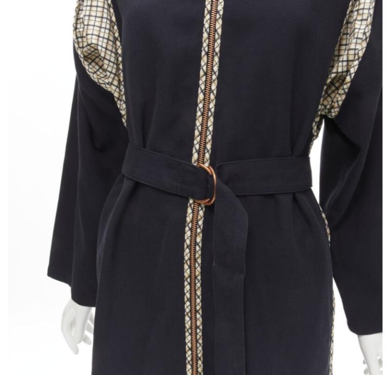 SEE BY CHLOE 2019 black check trim side zip belted car coat FR36 S
Reference: JACG/A00083
Brand: See By Chloe
Material: Cotton
Color: Black, Beige
Pattern: Checkered
Closure: Zip
Lining:  Unlined
Extra Details: Copper tone hardware. Dual side zipper