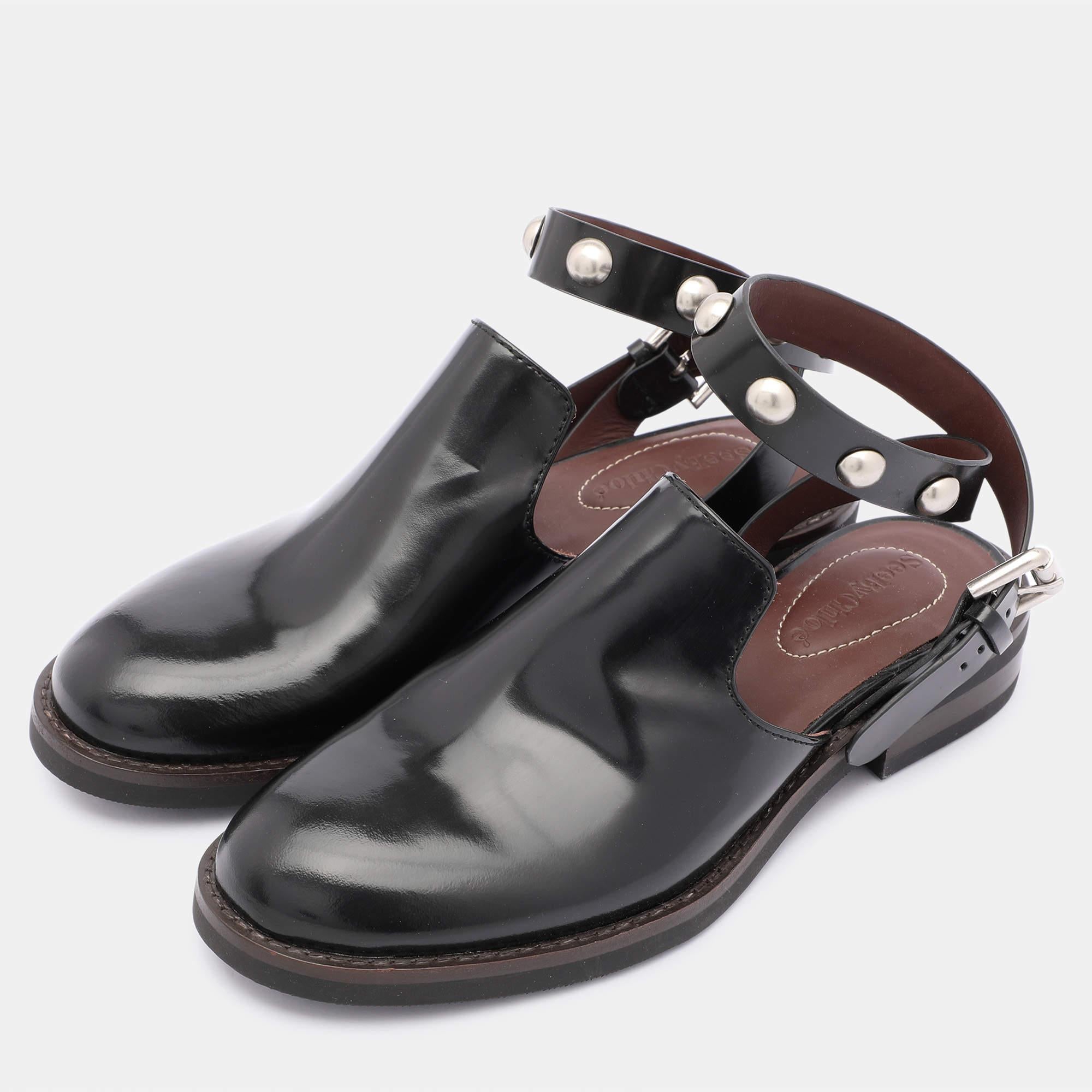 Elevate your look without compromising on comfort when you slip into these mules. Made from the finest material the mules are perfect for any occasion and will leave you feeling confident each time you slip them on.