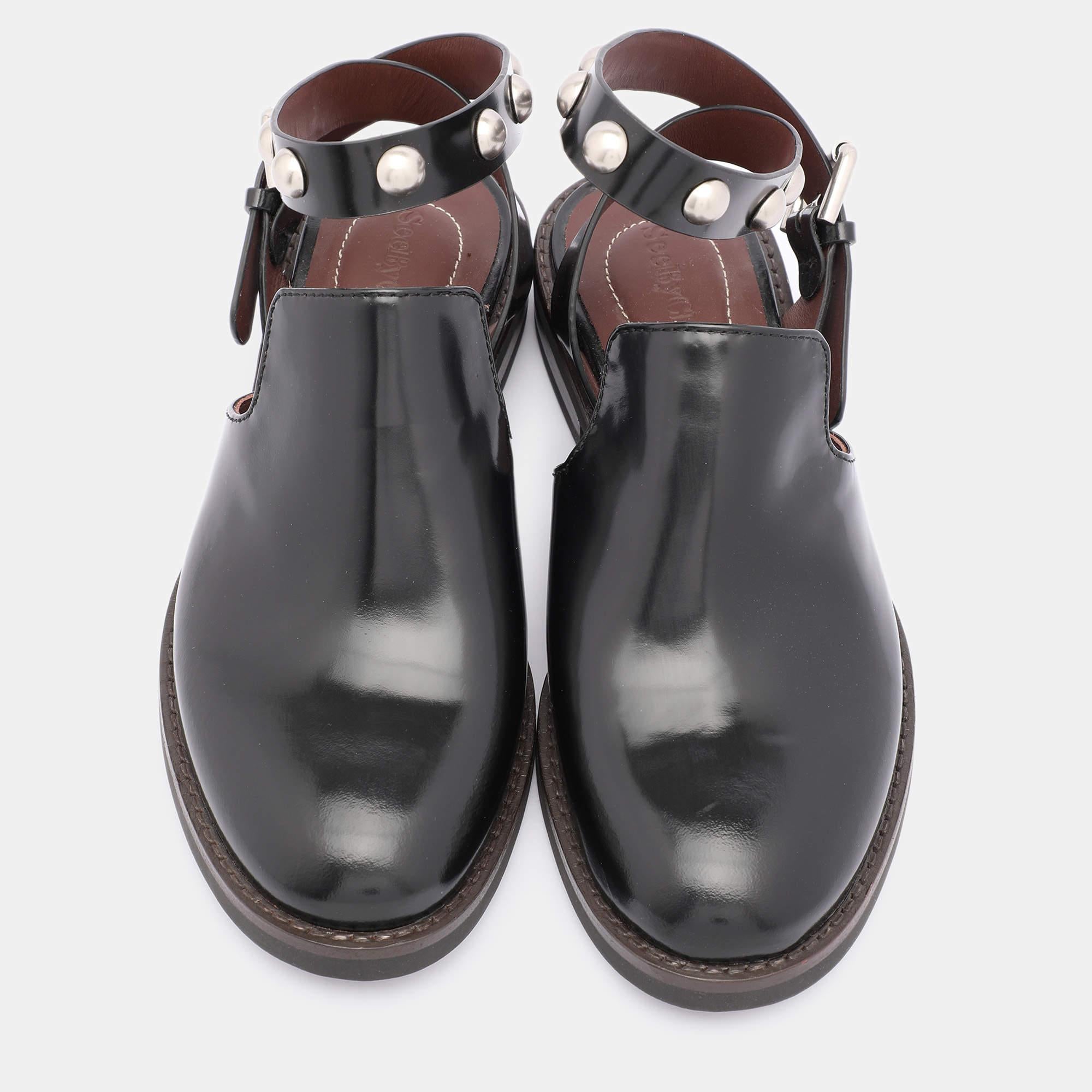 See by Chloe Black Leather Embellished Ankle Strap Mules Size 35 In Excellent Condition For Sale In Dubai, Al Qouz 2