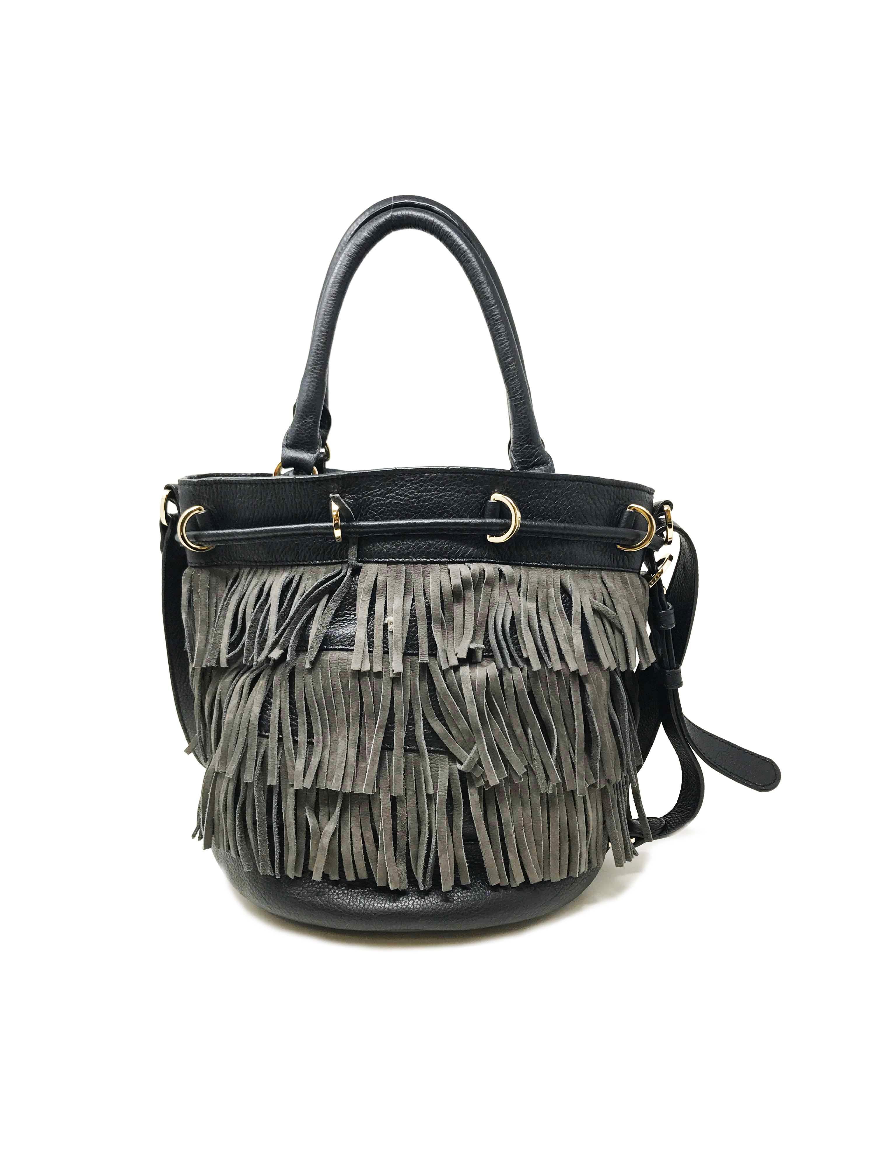 Il s'agit d'un sac à bandoulière See by Chloe en cuir noir pour femme, neuf et sans étiquette. Le sac à poussière est inclus.
Dimensions : L13*H11*D8.5
