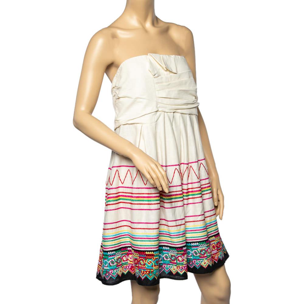 A fine blend of elegance and grace, this dress from See by Chloe will lend an edge to your personality. It is tailored using cream linen and cotton with an embroidered draped detail and a strapless style. Look charming as you wear this beautiful