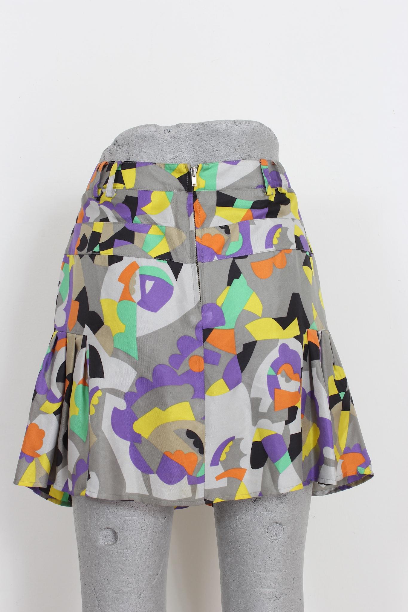 See by Chloe 2000s flared short skirt. Gray background color with multicolor geometric designs, 100% silk fabric. Made in Italy.

Size: 42 It 8 Us 10 Uk

Waist: 39 cm
Length: 43 cm