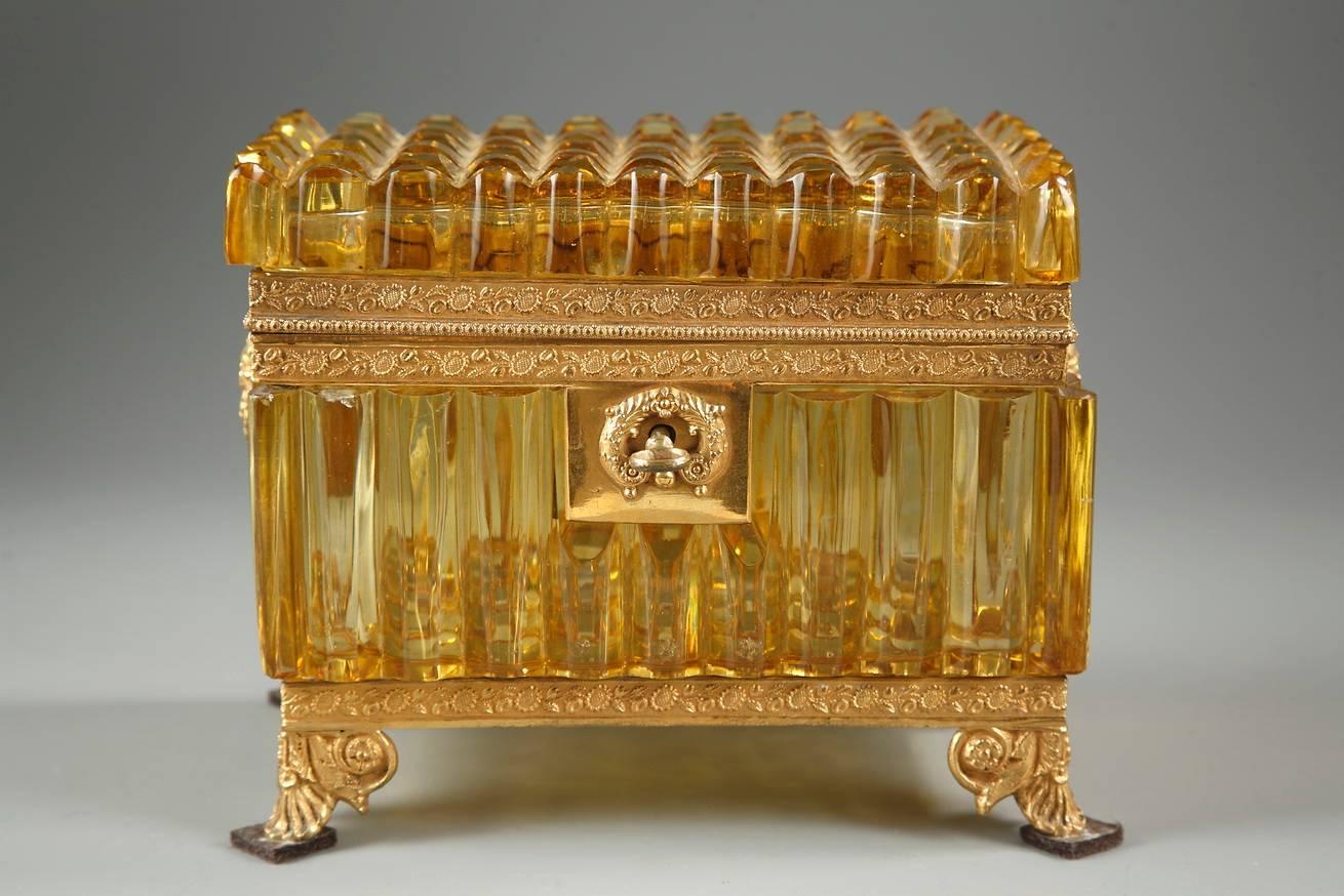 See larger image Early 19th Century French Cut Crystal Box in Rare Amber Color In Good Condition For Sale In Paris, FR