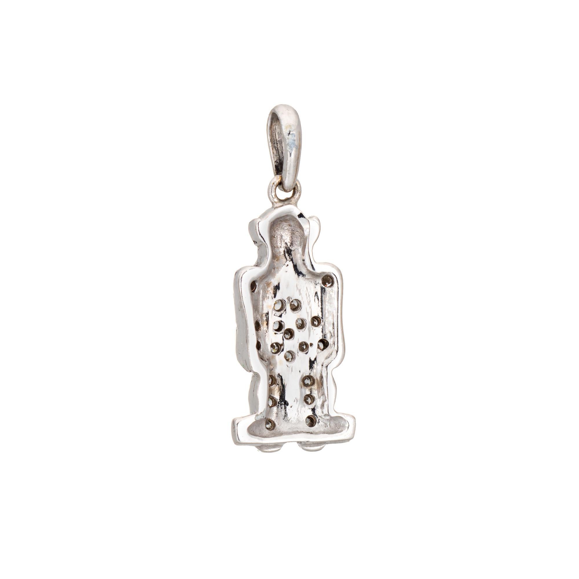 Taille ronde See No Evil Monkey Charm Pendentif vintage en or blanc 18 carats en vente