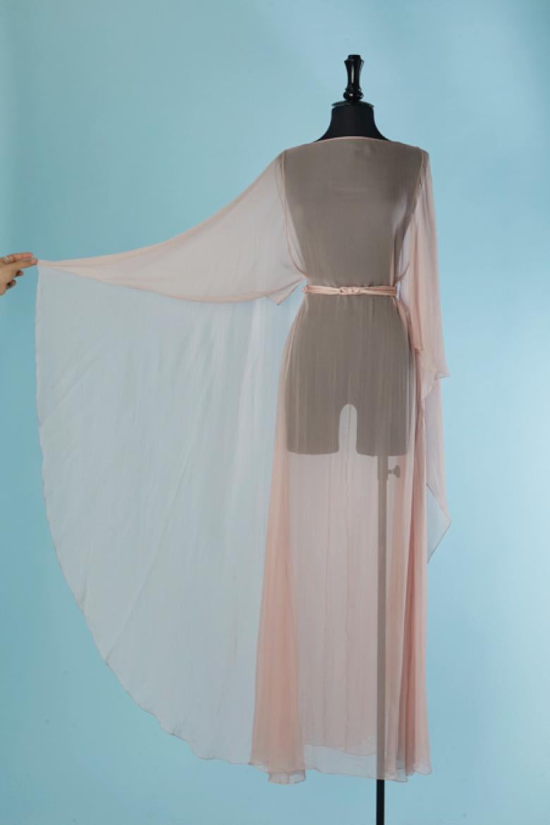 Durchsichtiges Kleid aus Seidenchiffon mit Umhang CHRISTIAN DIOR (Grau) im Angebot