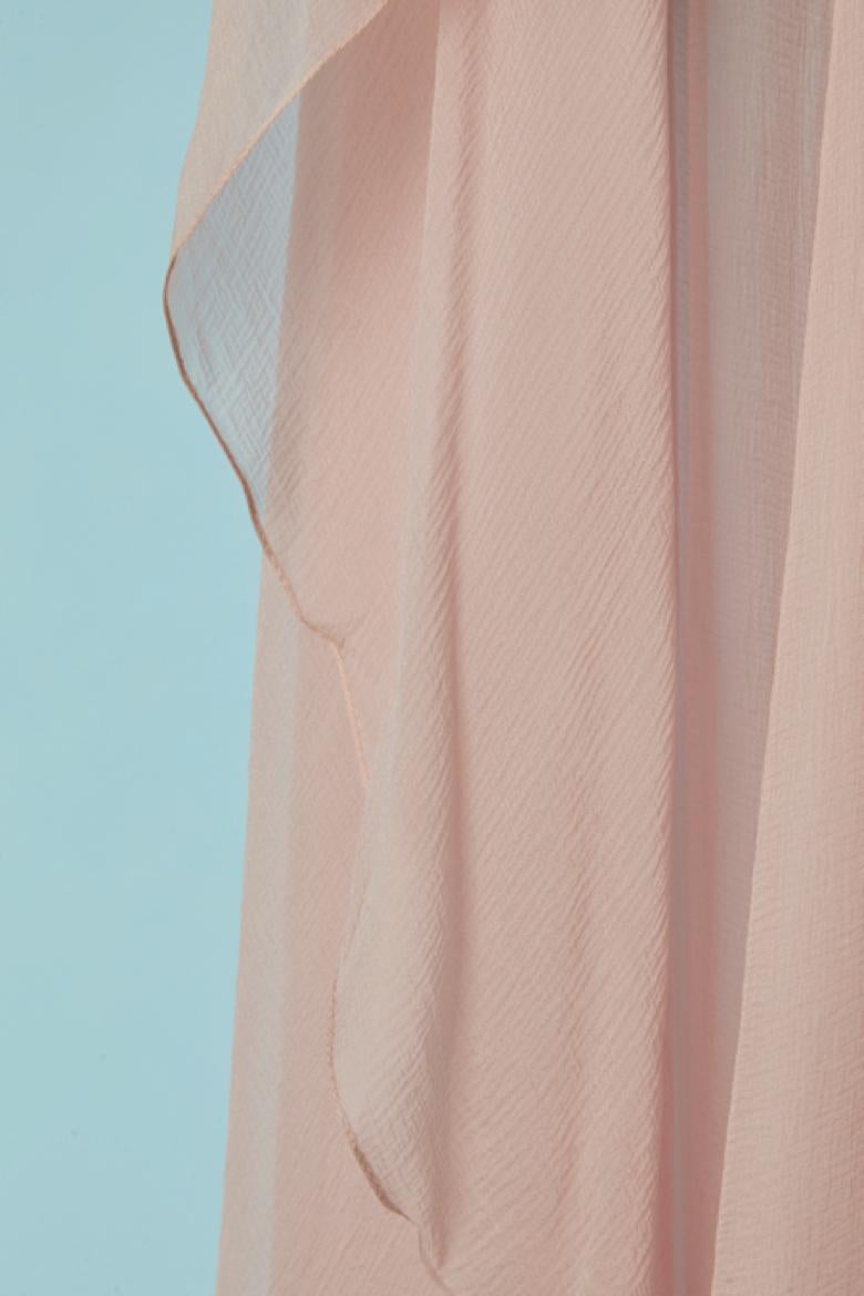 Durchsichtiges Kleid aus Seidenchiffon mit Umhang CHRISTIAN DIOR im Zustand „Neu“ im Angebot in Saint-Ouen-Sur-Seine, FR