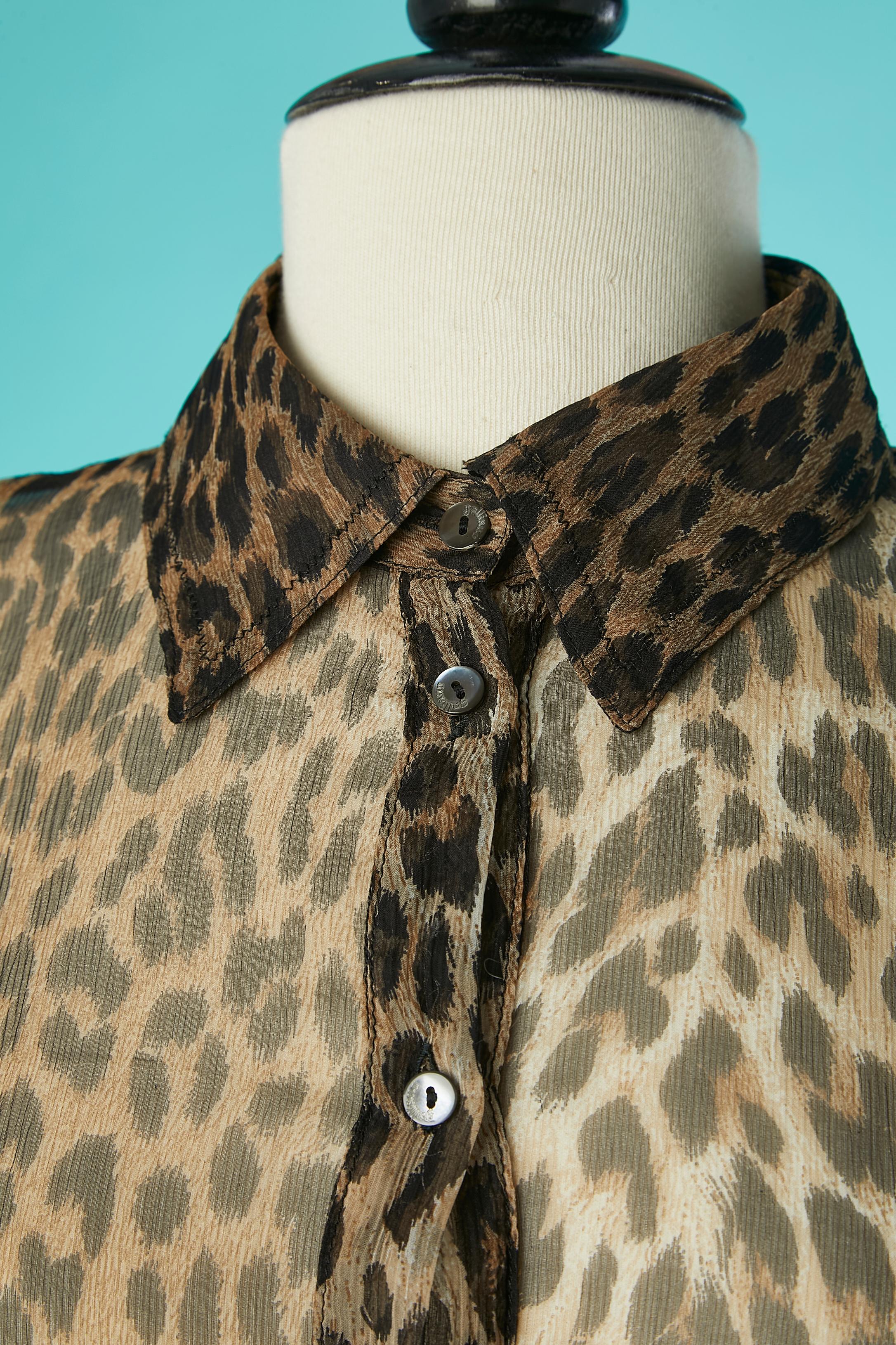 See-through silk chiffon shirt with leopard print and branded mother-of-shell buttons. 
SIZE M 