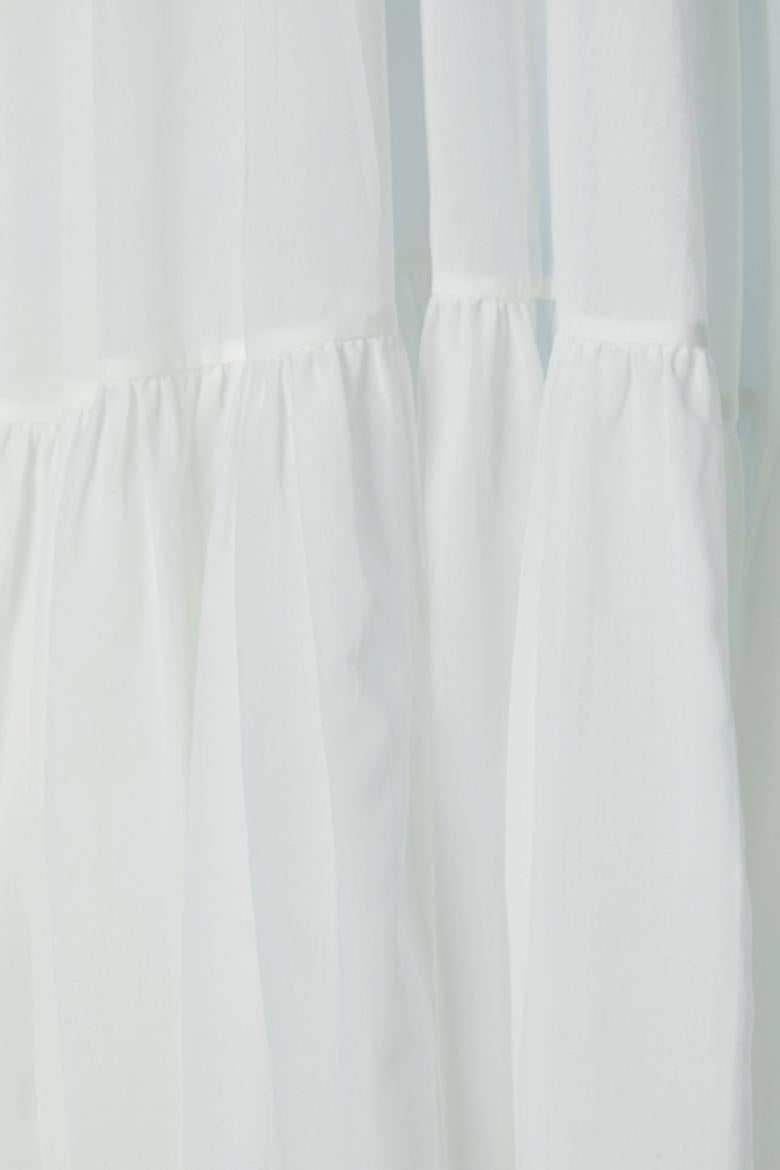 Gonna svasata in cotone bianco See One. Chiusura invisibile con zip e gancio sul lato sinistro. 
TAGLIA 34 (Fr) XS 