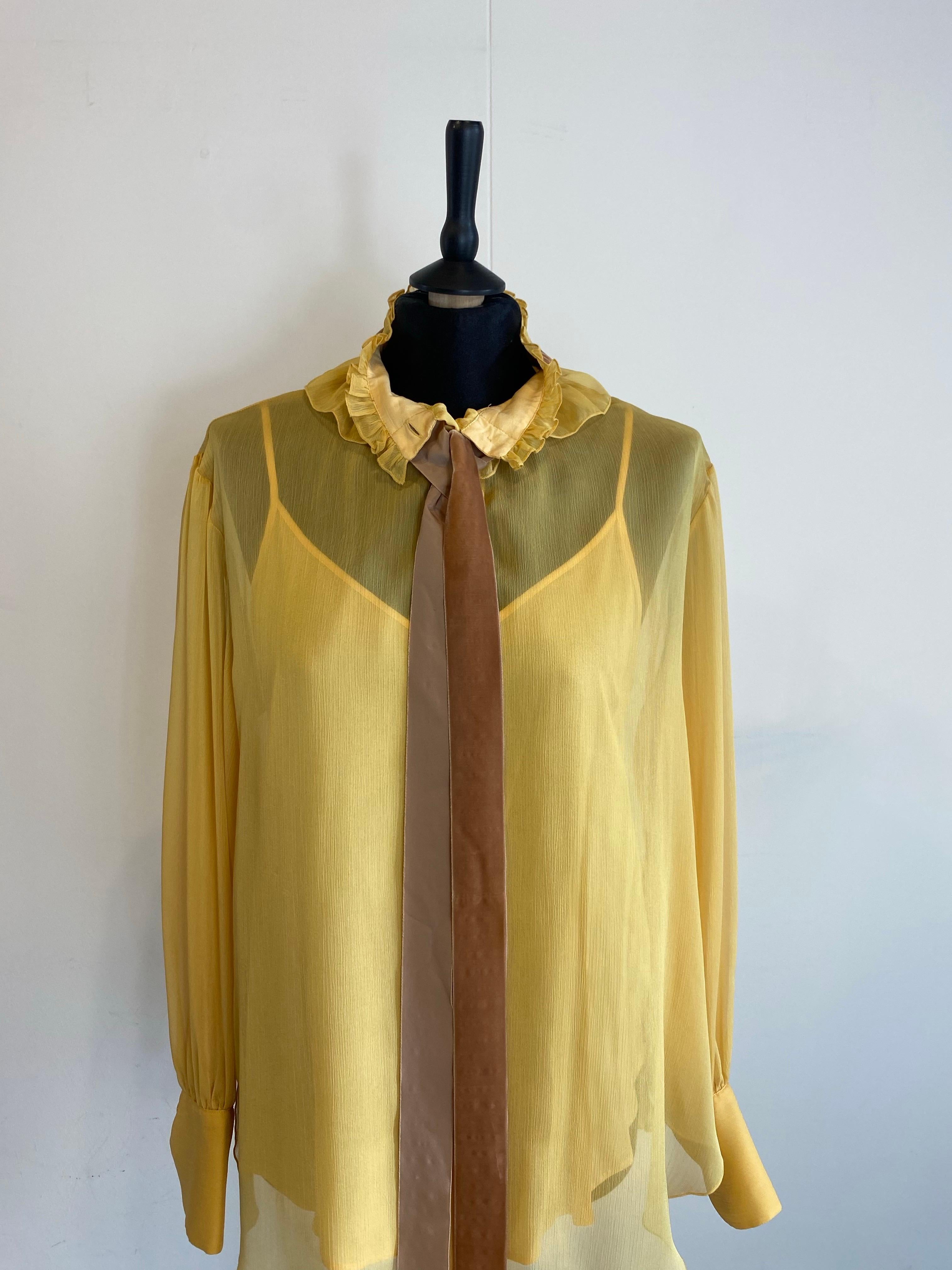 See By Chloe Blouse and UnderWear.
Size 40 IT, 36 FR.
Shirt Fabric, 100% polyester,
Collar Fabric 100% polyamide,
Slip Fabric 100% Viscose.
Shirt Measurements:
- Shoulders 48 cm.
- Length 68 cm.
Slip Measurement:
- Length 64 cm.
Excellent condition,