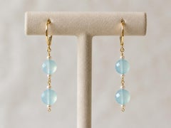 Pendientes colgantes de perlas y calcedonia de oro de 18k