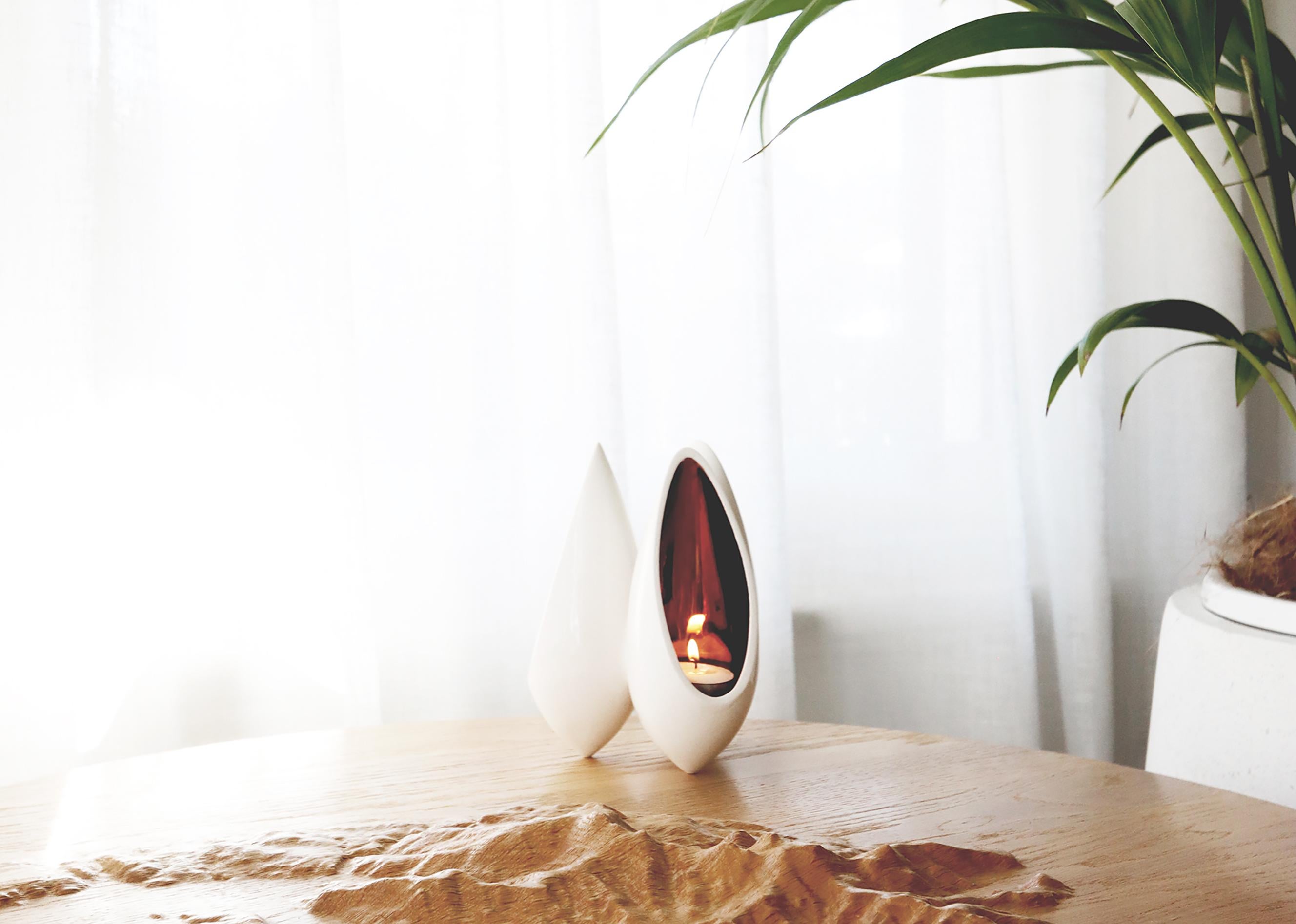 Glazed Seed Pod Tealight Holder - Gloss White with Copper Lustre For Sale
