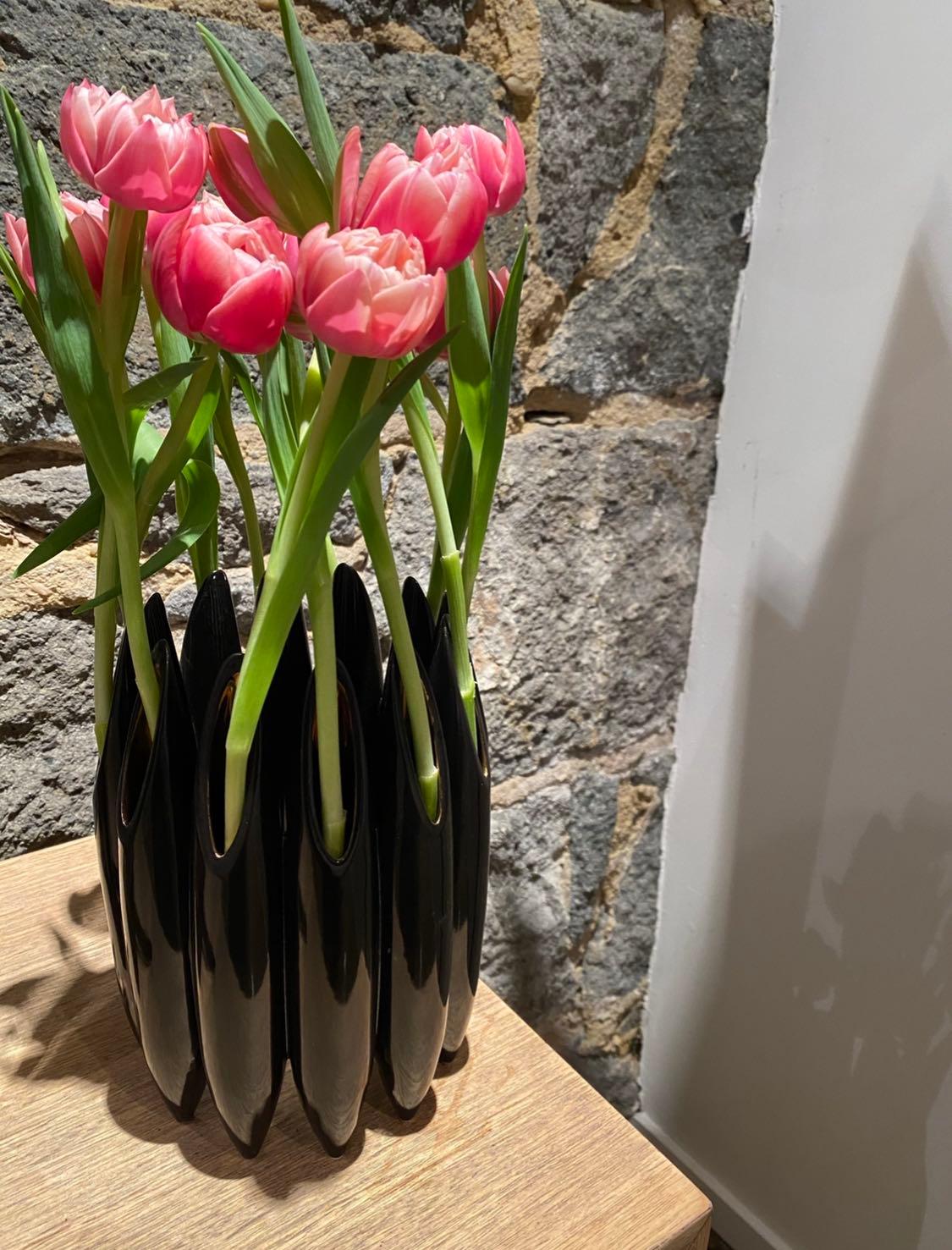Seed Pod Vase, Slate Black In New Condition For Sale In Dunedin, NZ