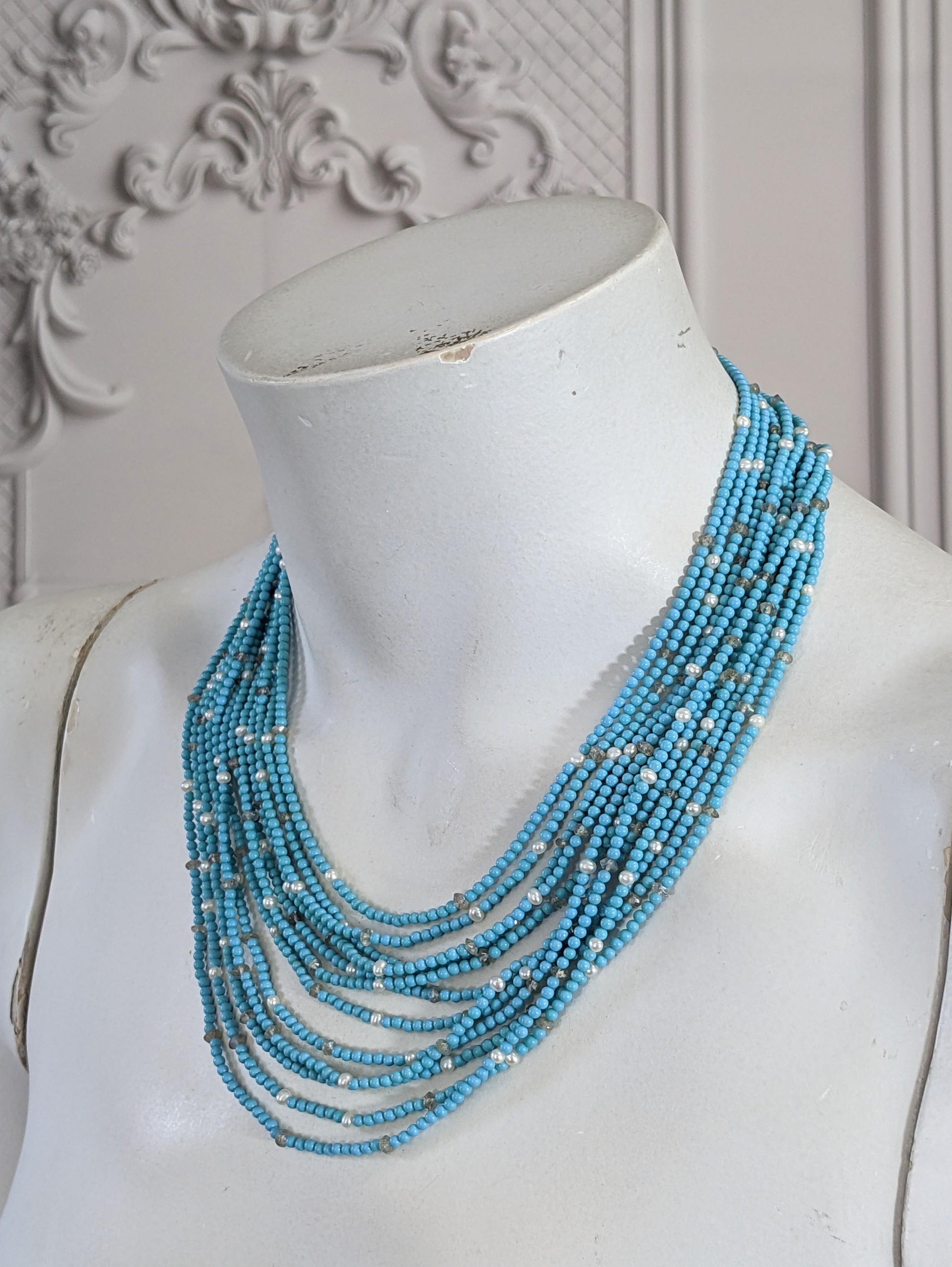 Collier de turquoises de rocaille, diamants bruts et perles en vente 3