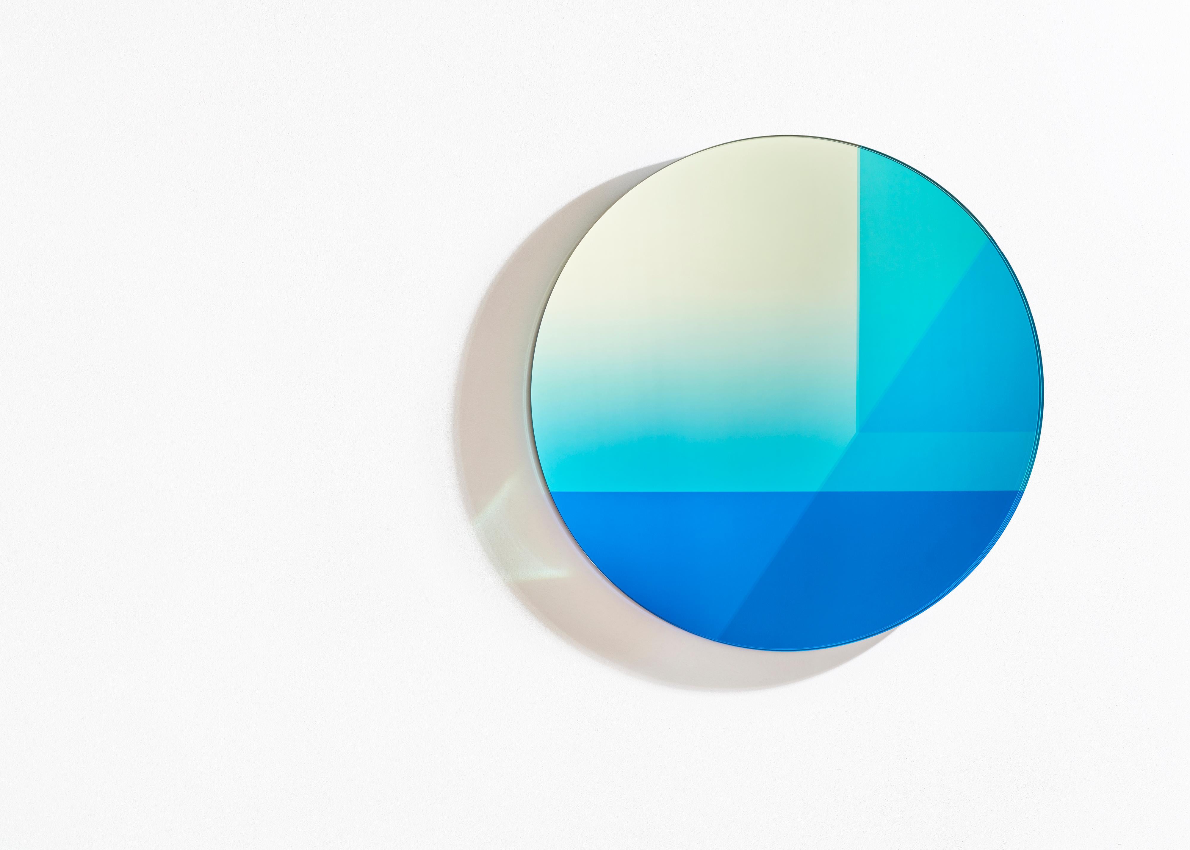Moderno Specchio rotondo contemporaneo blu da 100 cm, Serie Seeing Glass di Sabine Marcelis in vendita