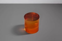 See One, sgabello in resina traslucida arancione di Hua Wang