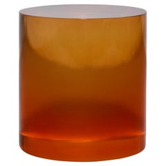 See One, sgabello in resina traslucida arancione di Hua Wang