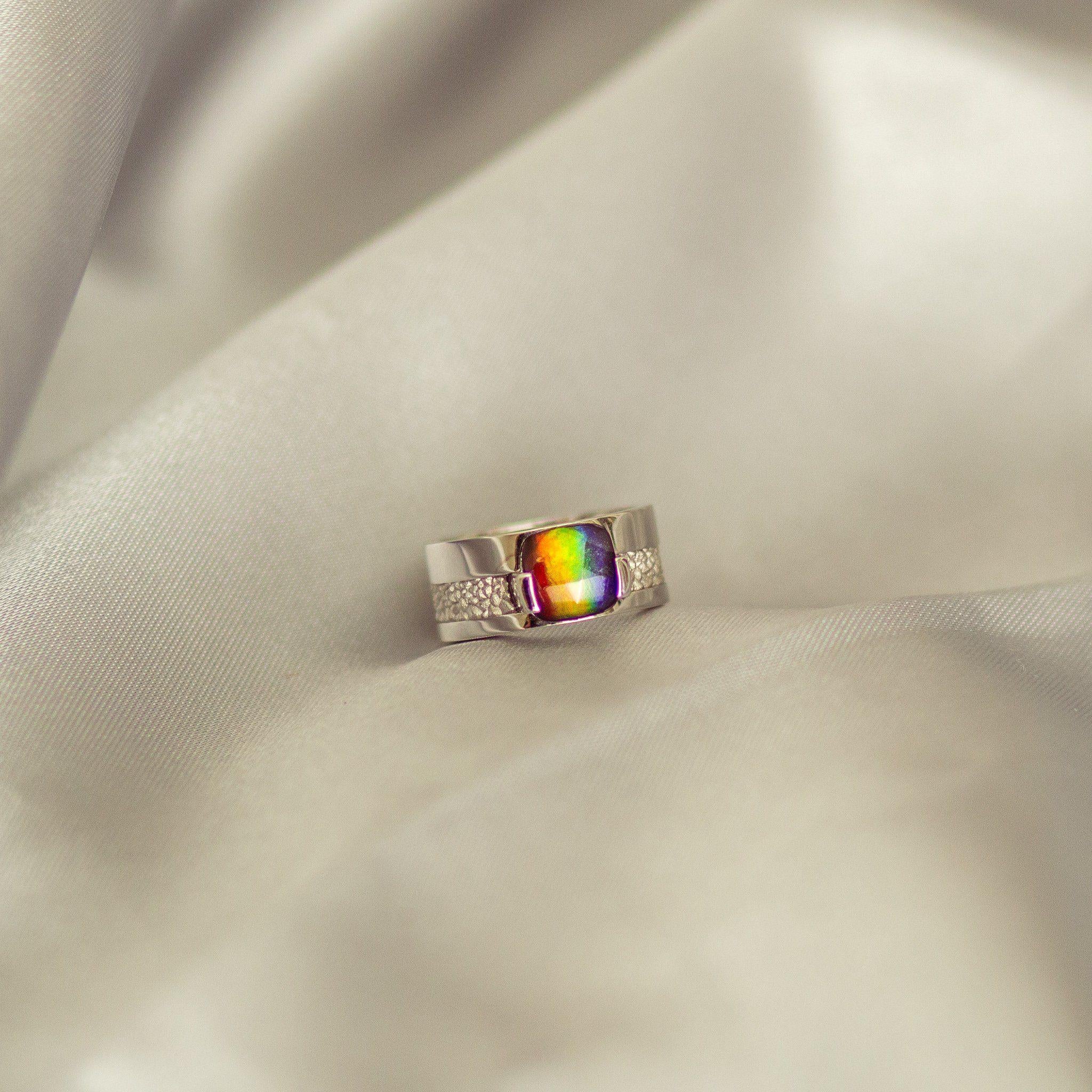 Seely Lines of Symmetry 14K White Gold AA Grade Ring In New Condition For Sale In Calgary, CA