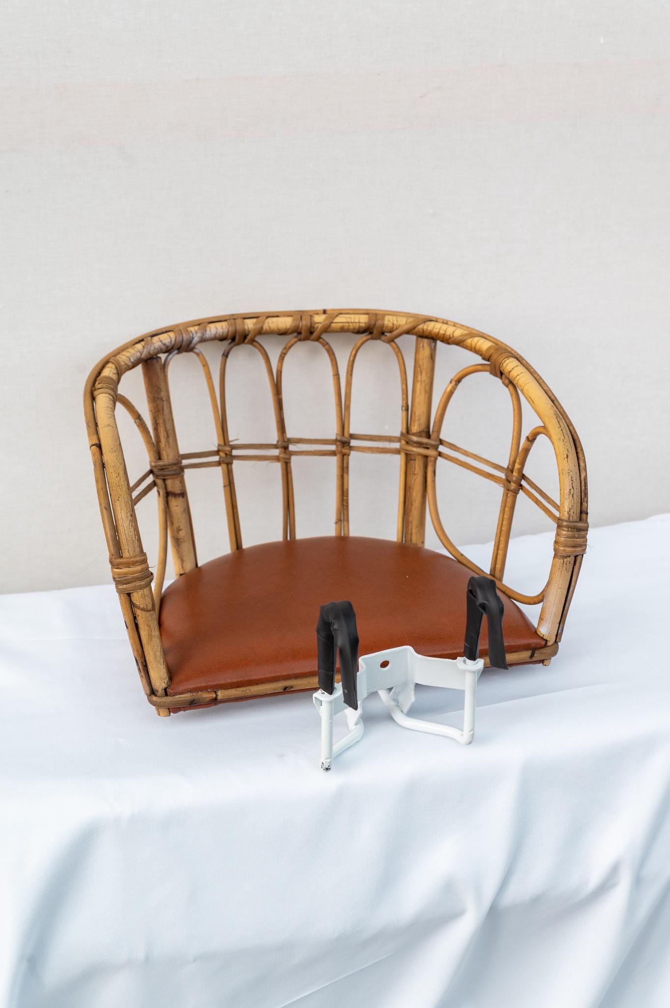 Wicker front seat for transporting babies, 1960s In Excellent Condition For Sale In Bastia Umbra, IT