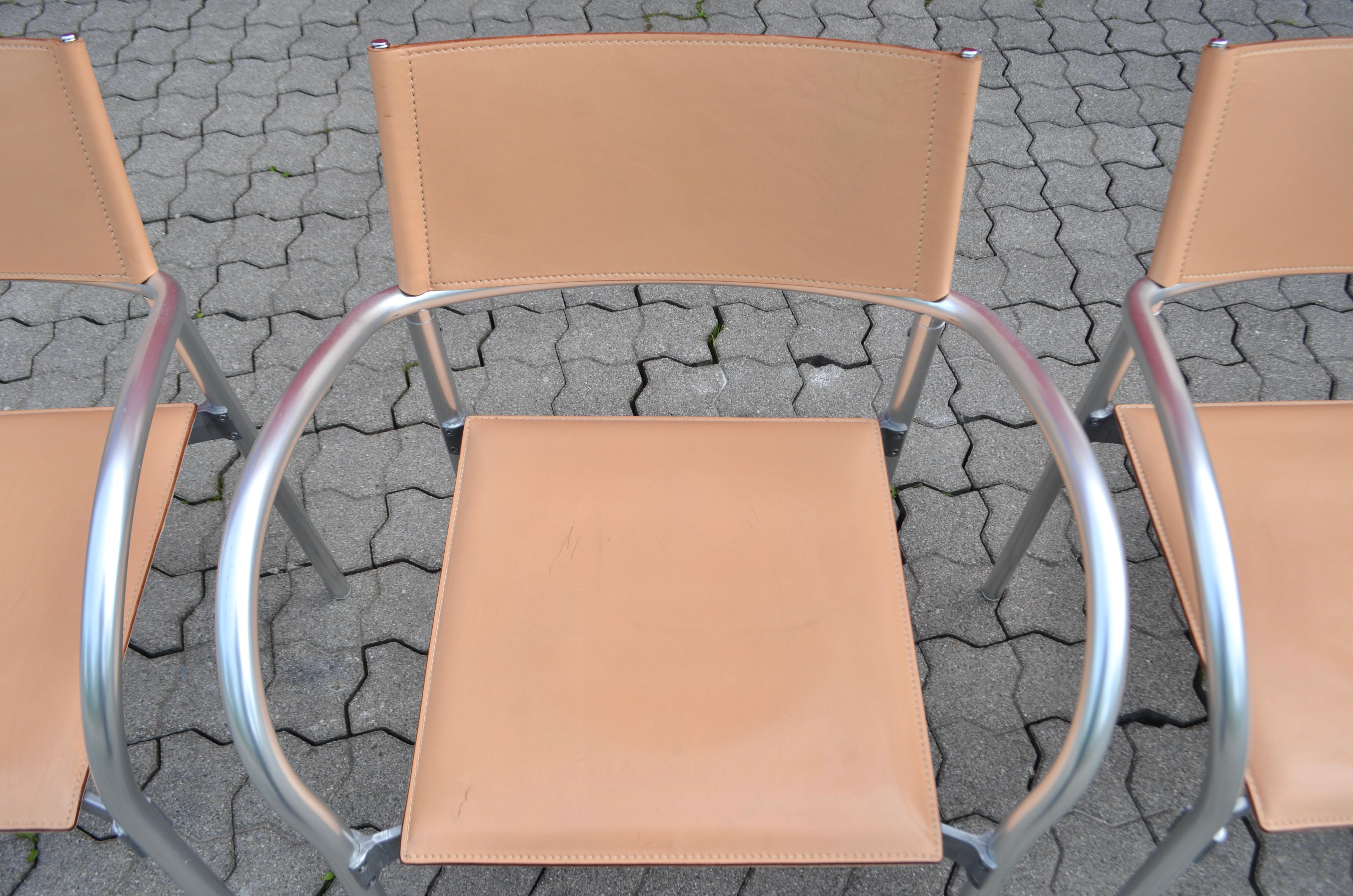 SEGIS Modelo Brisa Silla apilable de piel de sillín Diseño Carlo Bartoli Set de 4 en venta 3