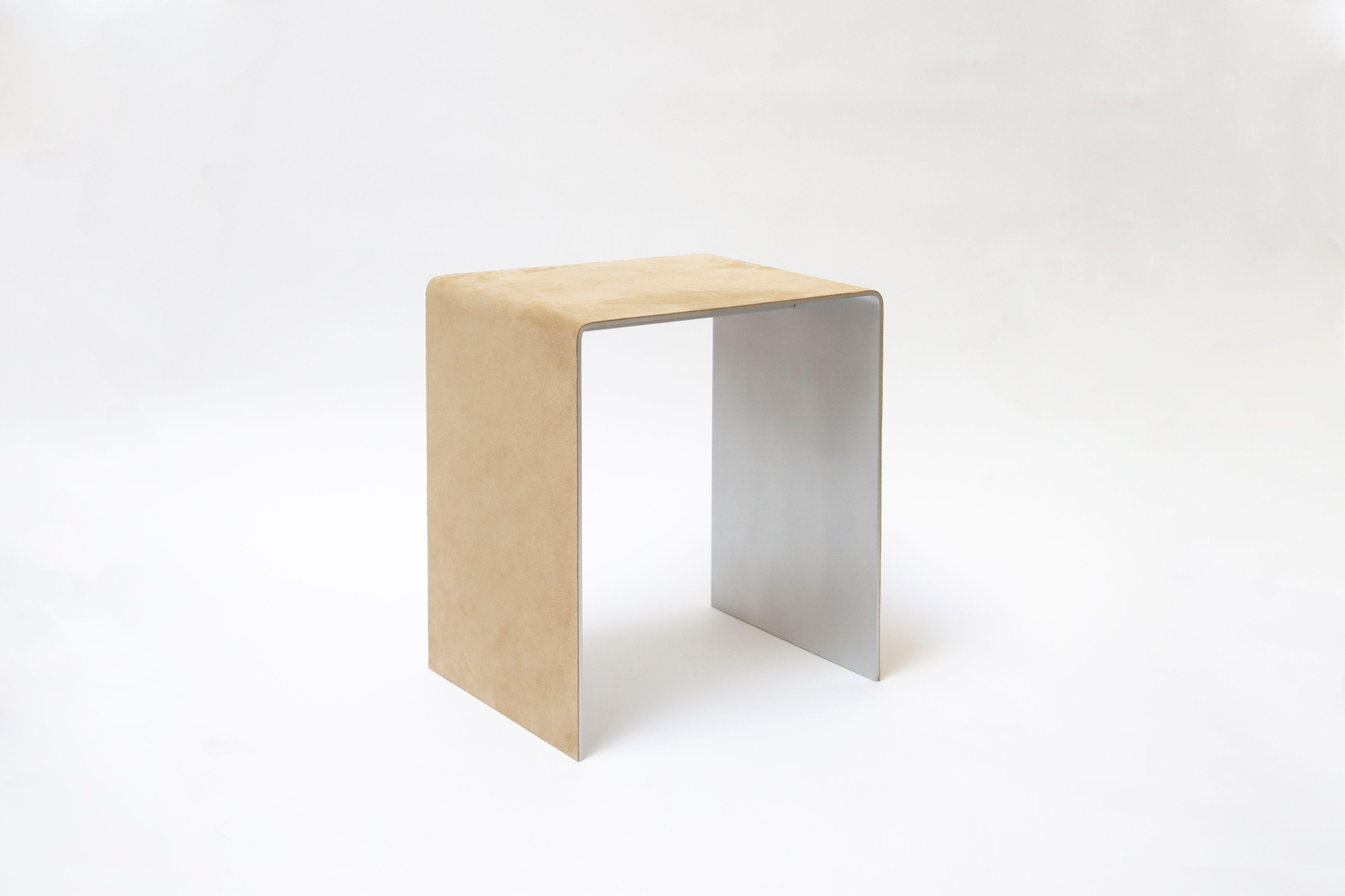 Segment stool by Estudio Persona
Dimensions: W 40.7 x D 30.5 x H 43.2 cm
Materials: Polished aluminum, suede

Leather upholstered metal stool. Pictured in aluminum and rust suede.
Also available in blackened steel, brass and