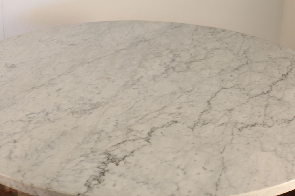 Américain Table de salle à manger ronde à base segmentée et plateau en marbre par Eames pour Herman Miller en vente