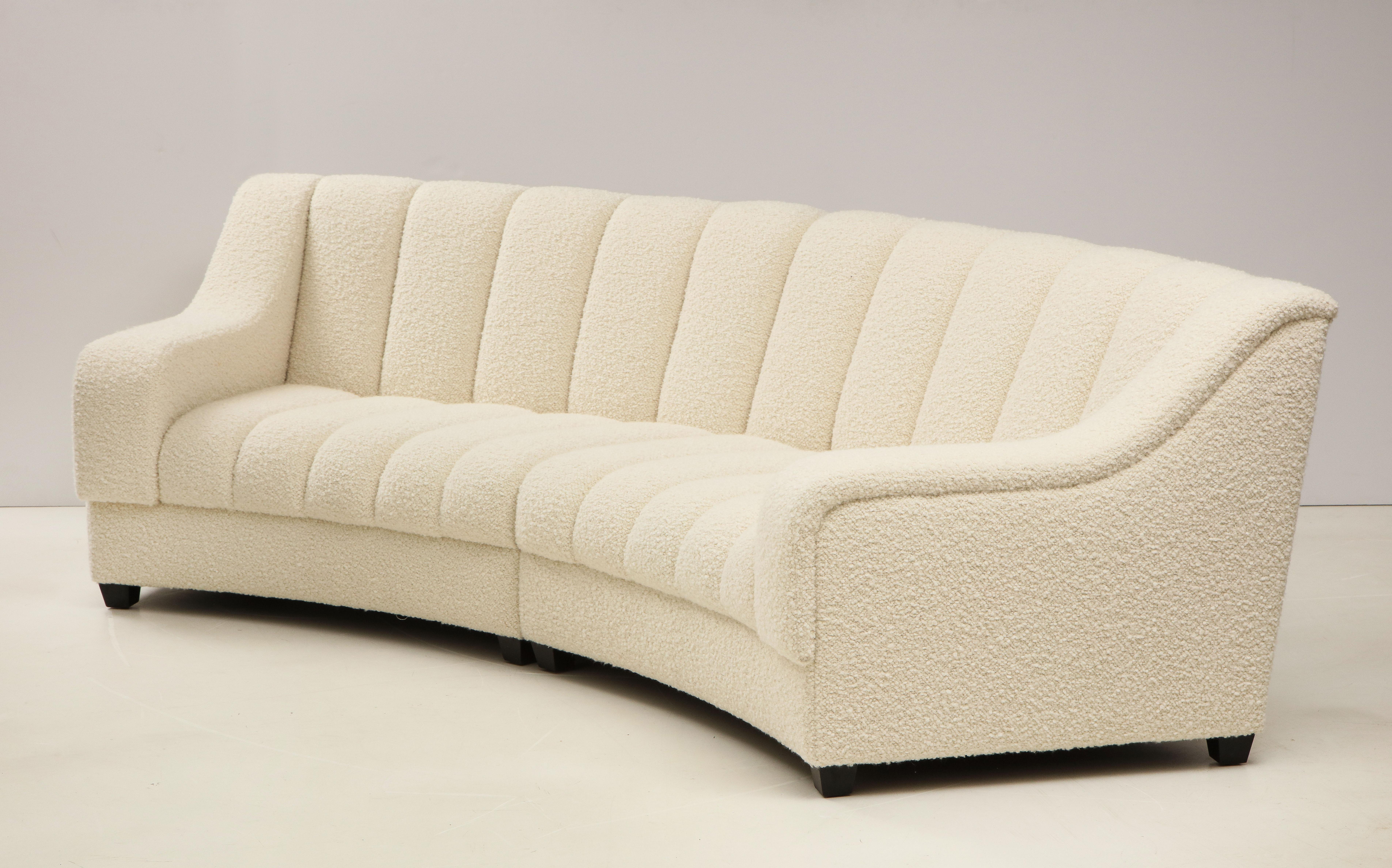 Segmented Curved Sofa in the Style of De Sede in Ivory Boucle, Italy In New Condition In New York, NY