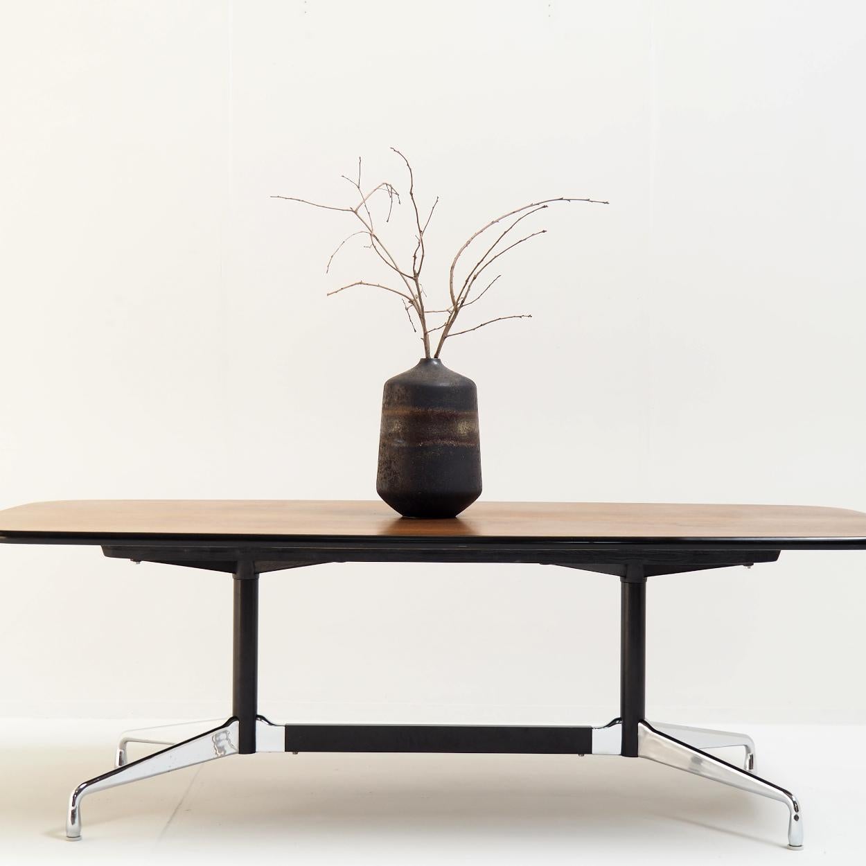 Tavolo da pranzo a segmenti di Charles and Ray Eames, firmato in vendita 1
