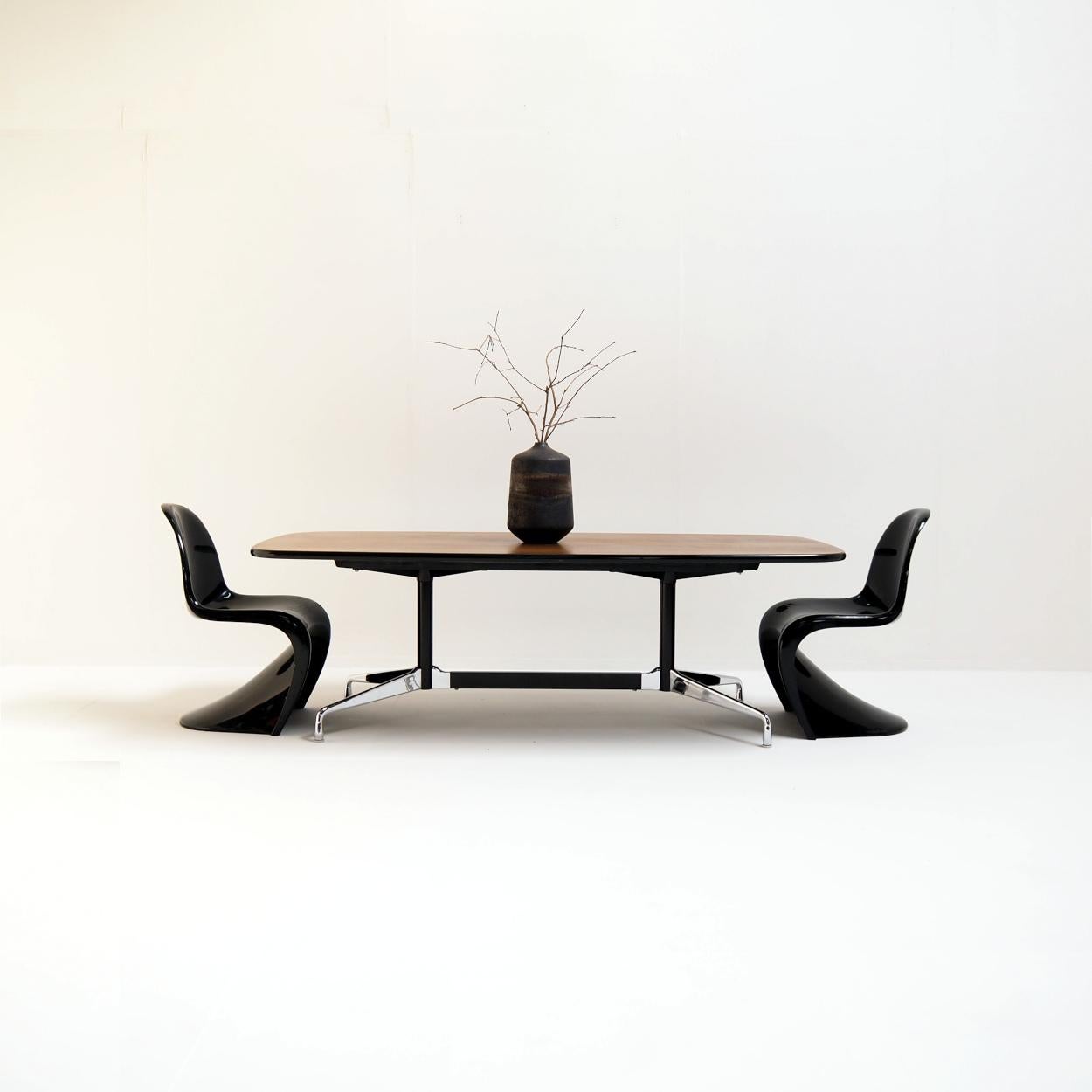 Tavolo da pranzo a segmenti di Charles and Ray Eames, firmato in vendita 2