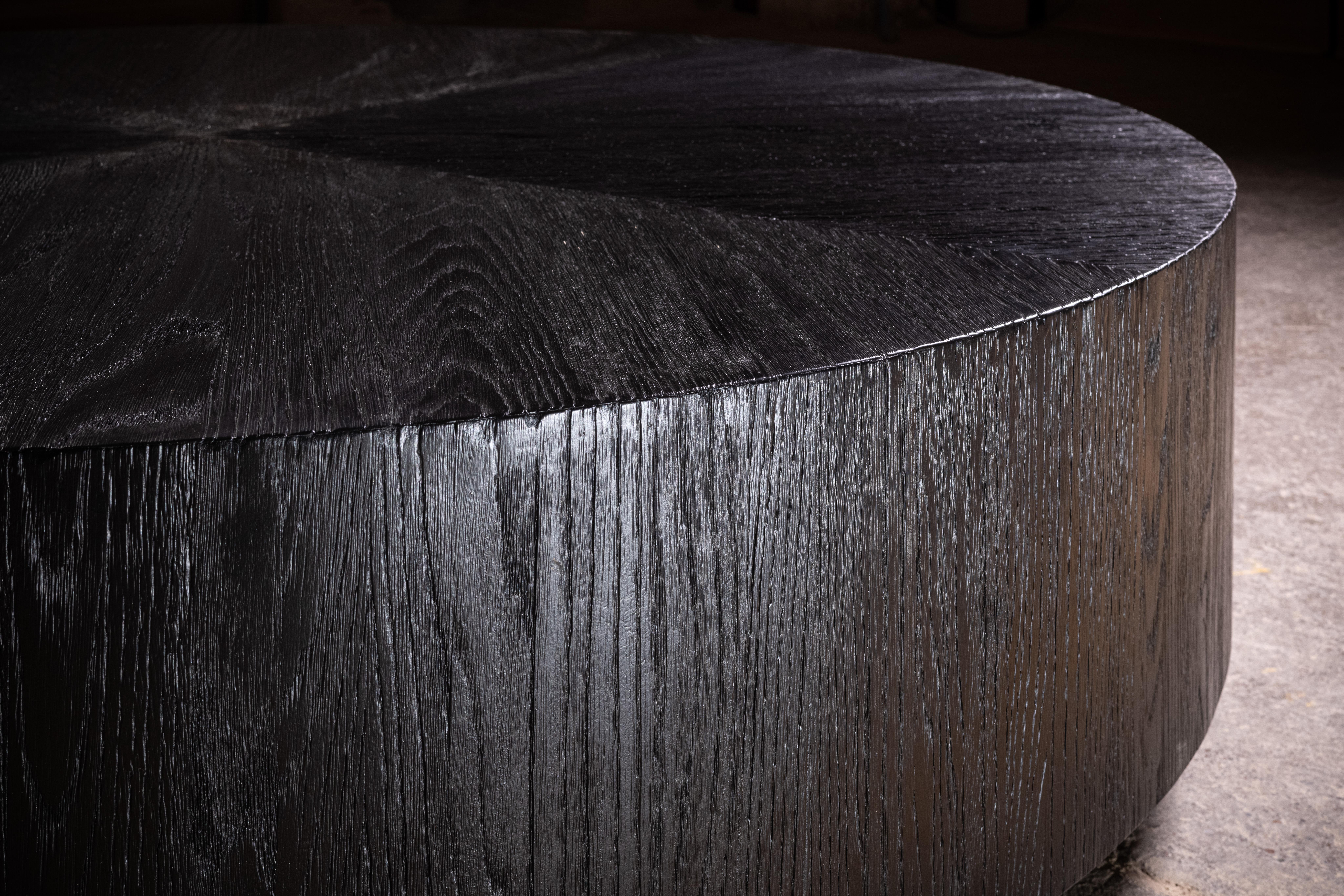Mexicain Table basse ronde segmentée en chêne noir en vente