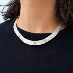 „Segmento“-Halskette aus 18-karätigem Gold, Silber, Brillanten und geschliffenen Diamanten von Lucía Rovira