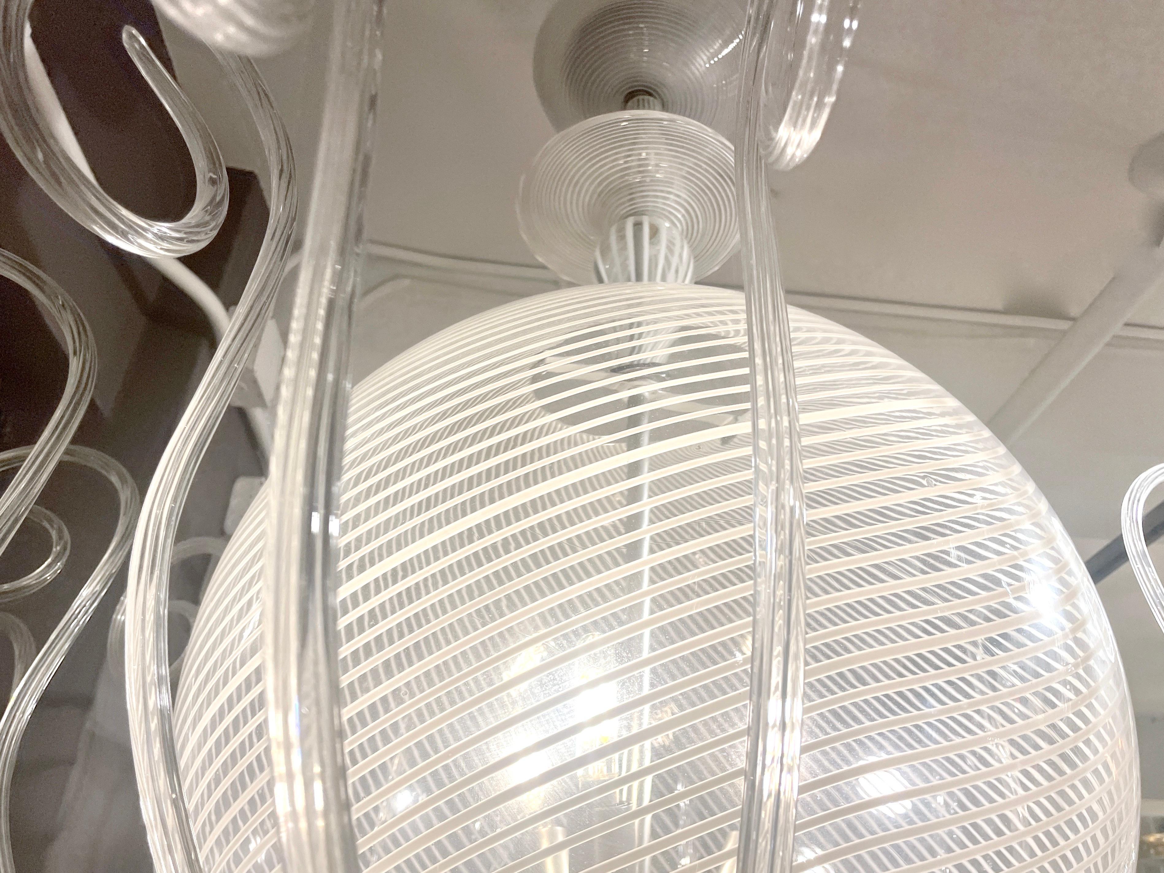 Seguso 1950 Lampadario rotondo in vetro di Murano bianco e cristallo trasparente vintage italiano in vendita 2