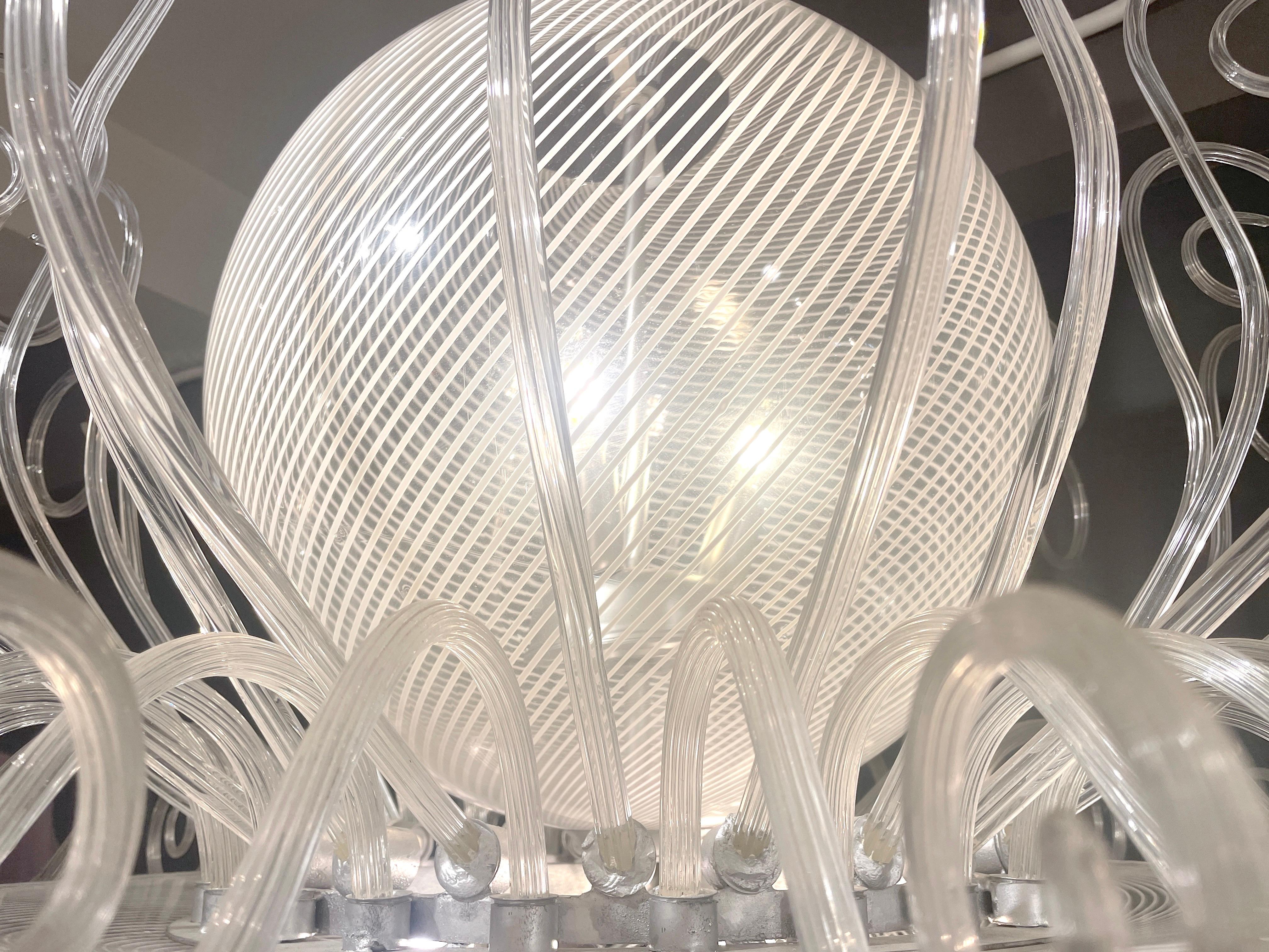 Nickel Seguso 1950 Lampadario rotondo in vetro di Murano bianco e cristallo trasparente vintage italiano in vendita