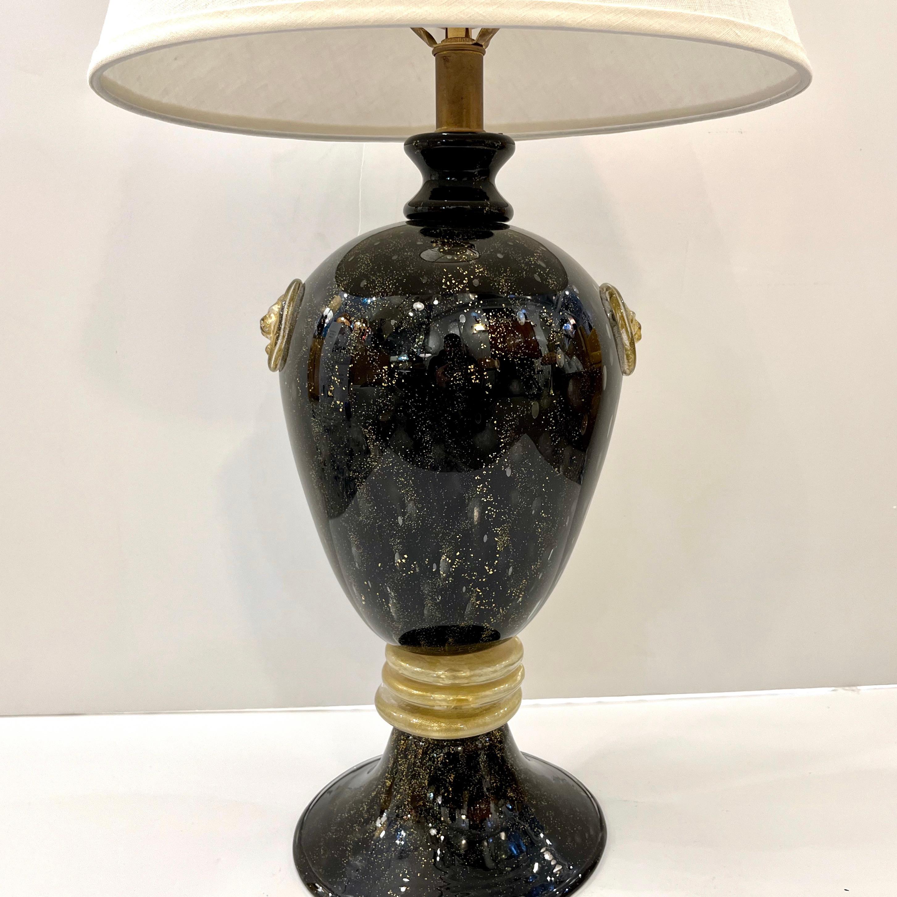 Seguso 1960s Italian Pair of Vintage Black and Gold Murano Glass Urn Shape Lamps 2