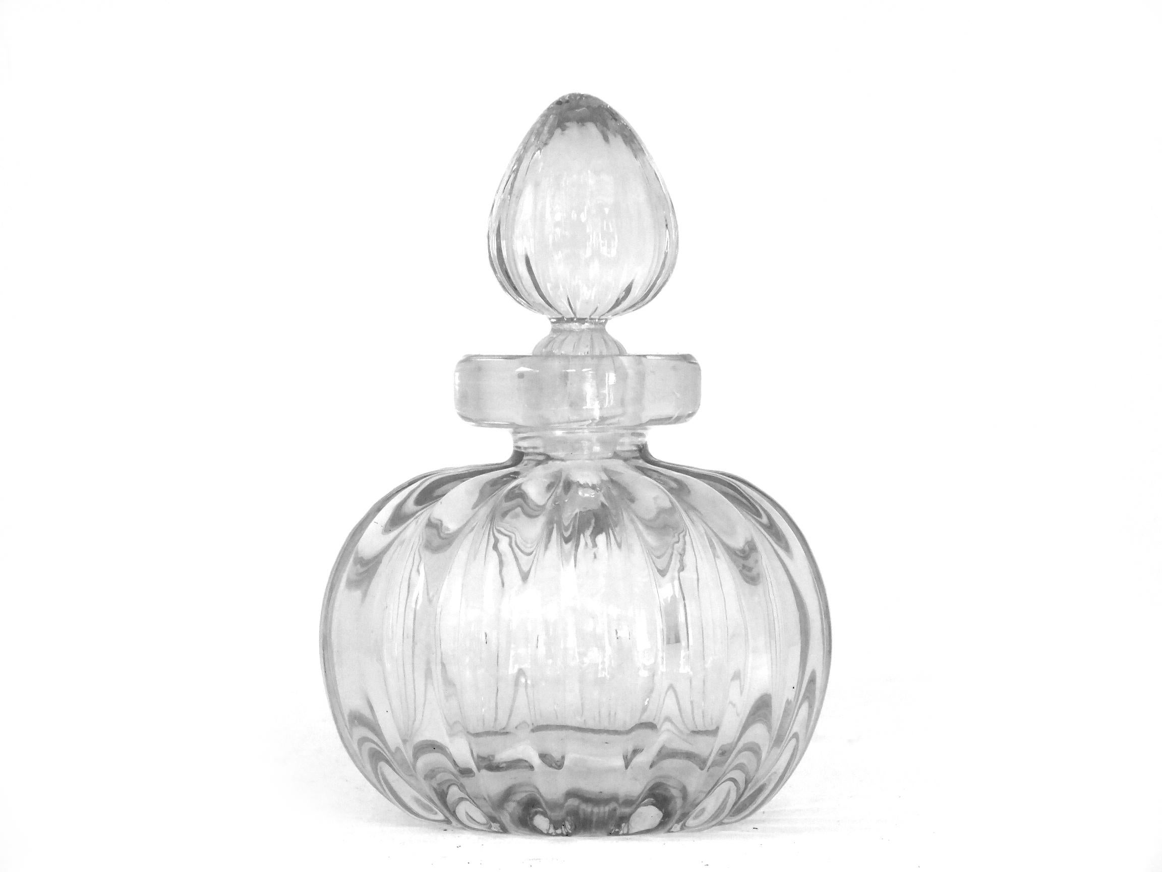  dans les années 1930 par Archimede Seguso Italie fin flacon de parfum en verre clair de Murano avec col et bouchon en verre clair.